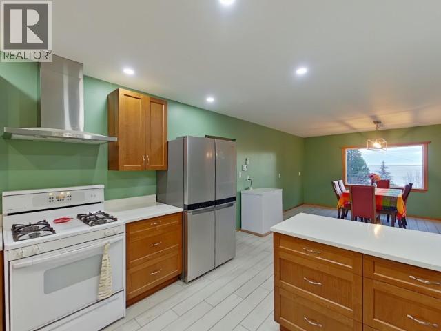 4002 Highway 101, Powell River, British Columbia   - Photo 9 - 19629