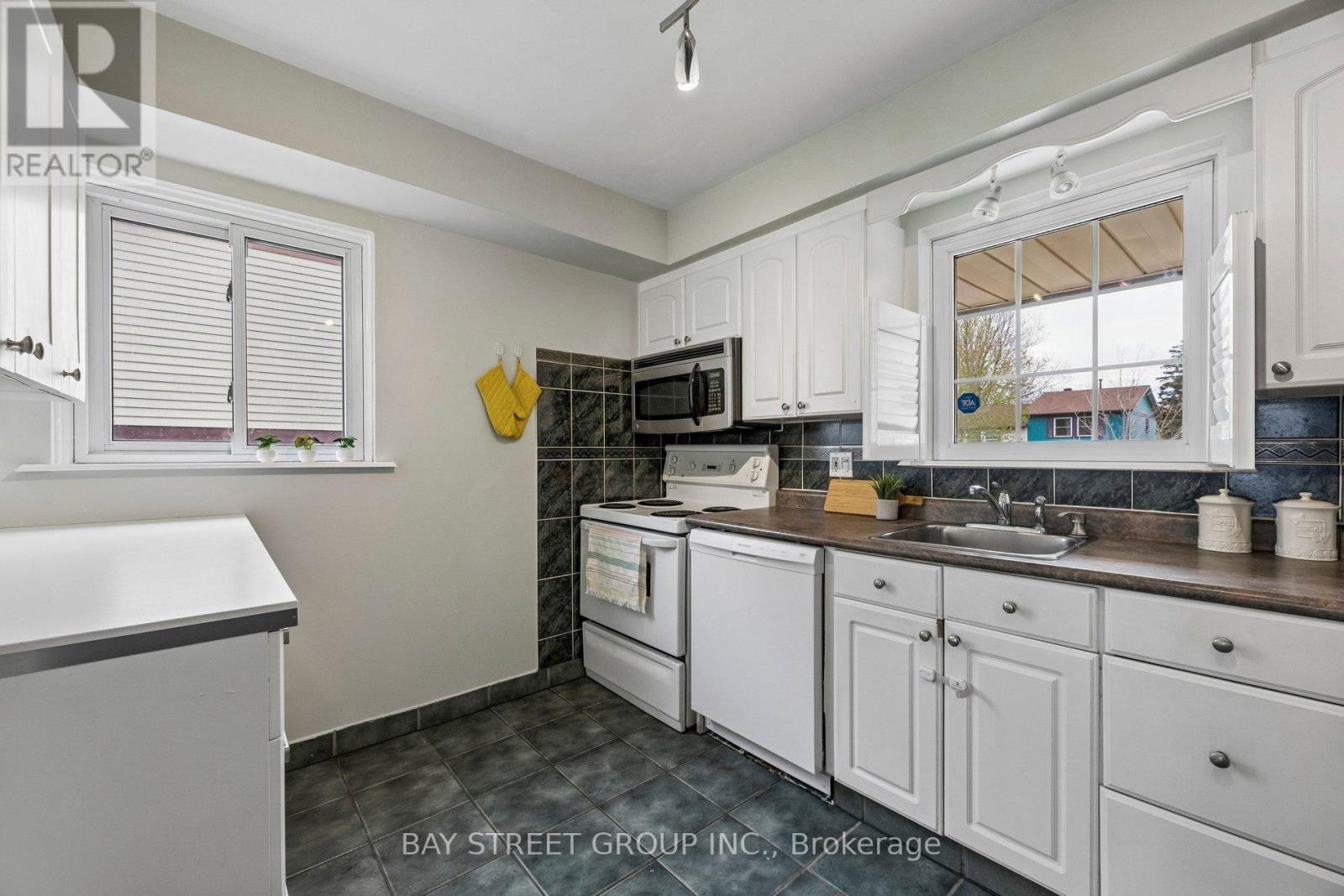 1165 Southdale Avenue S, Oshawa, Ontario  L1H 7Y9 - Photo 16 - E13157120