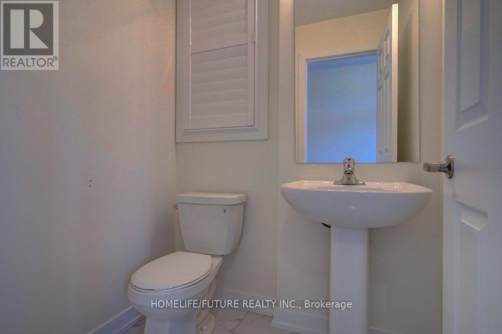 978 Rexton Drive, Oshawa, Ontario  L1H 0T8 - Photo 4 - E13157272