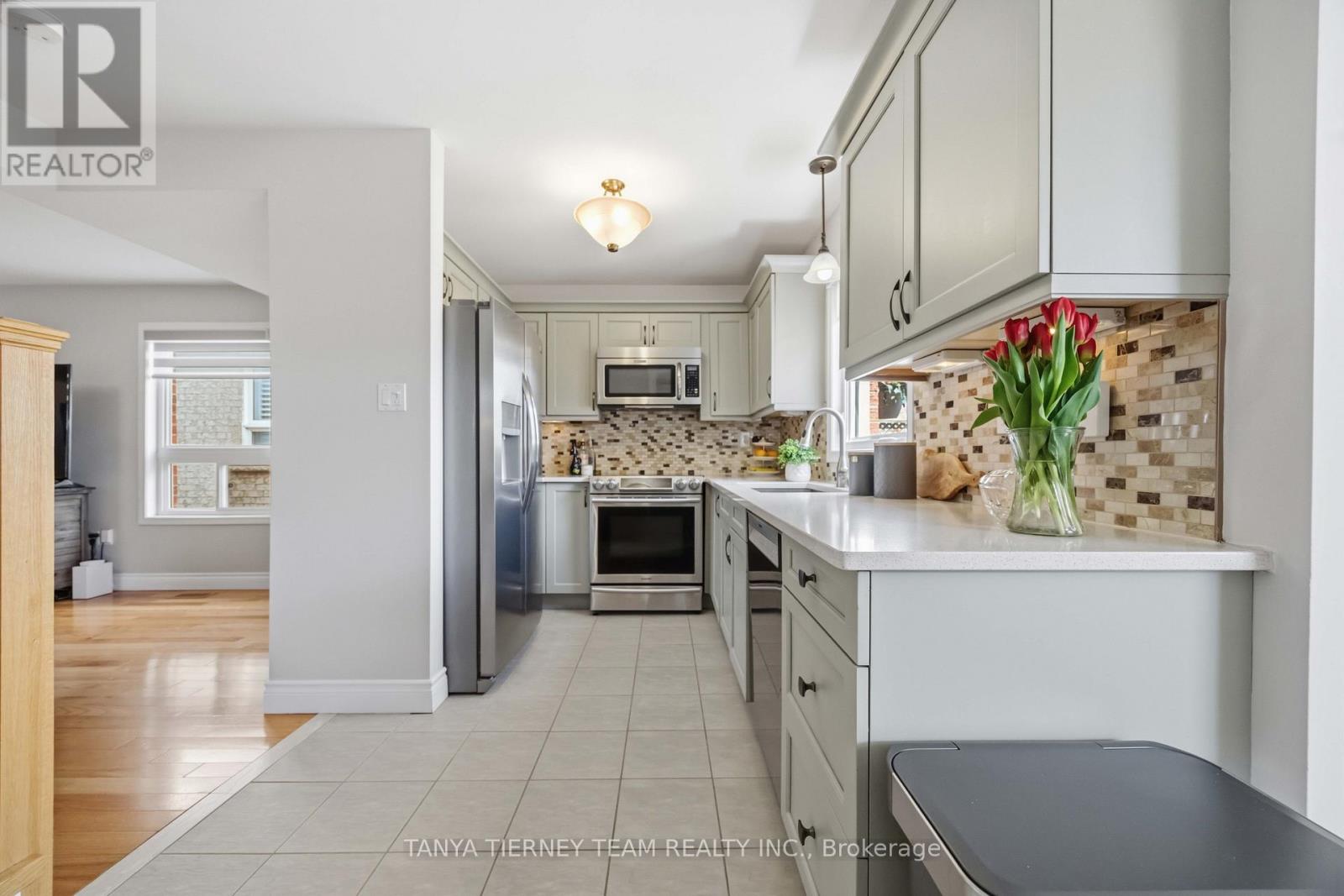7 Brownridge Place, Whitby, Ontario  L1P 1W4 - Photo 11 - E13157362