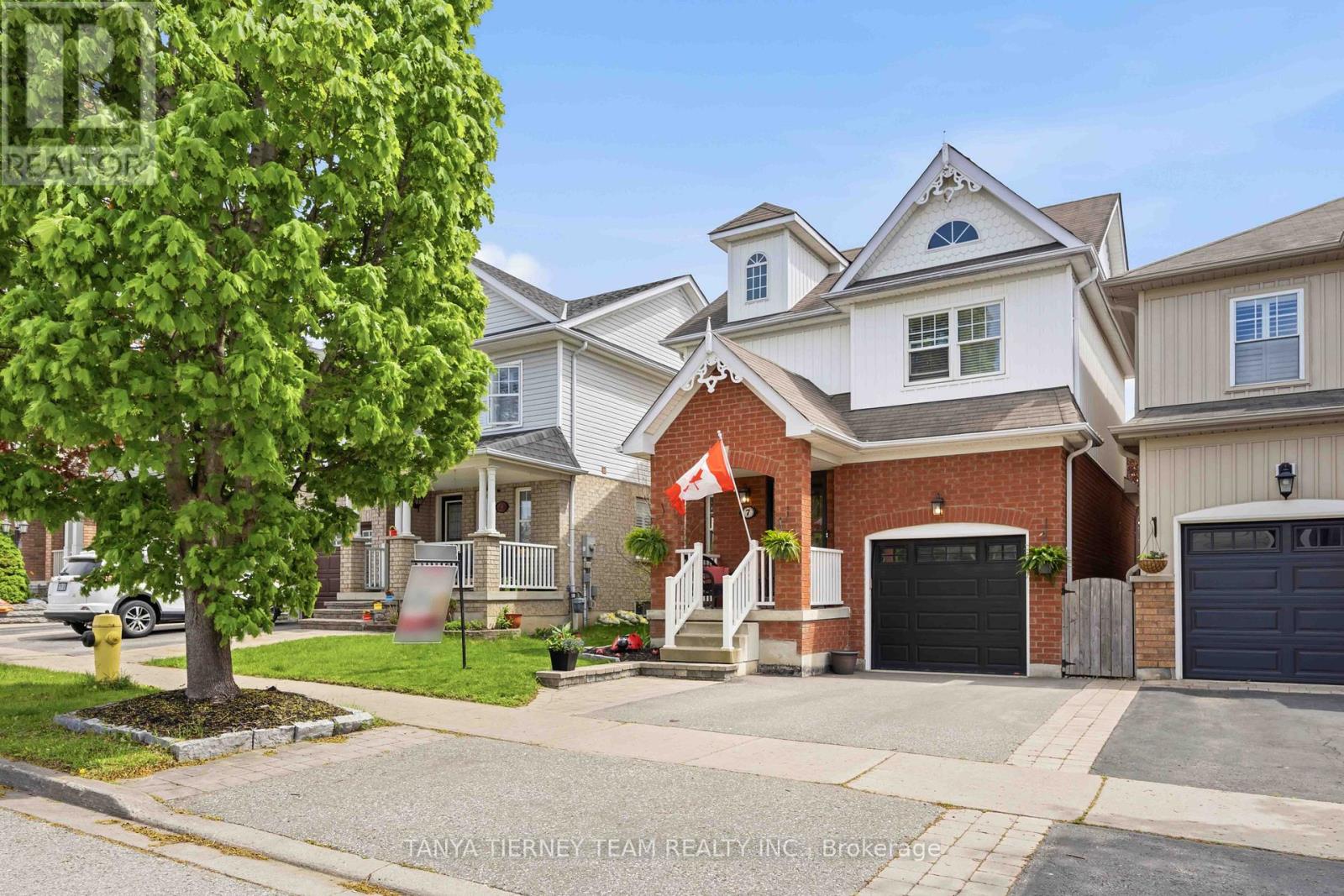 7 Brownridge Place, Whitby, Ontario  L1P 1W4 - Photo 2 - E13157362