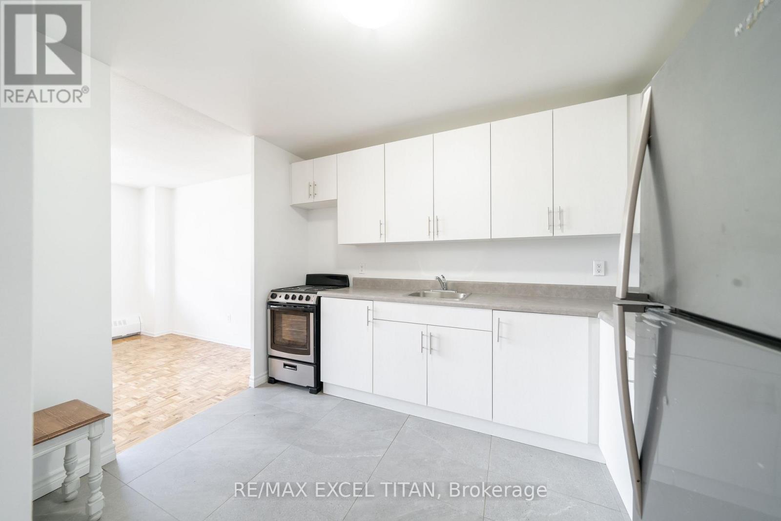 412 - 5 Glamorgan Avenue, Toronto, Ontario M1P 4P1 - Photo 9 - E13157432