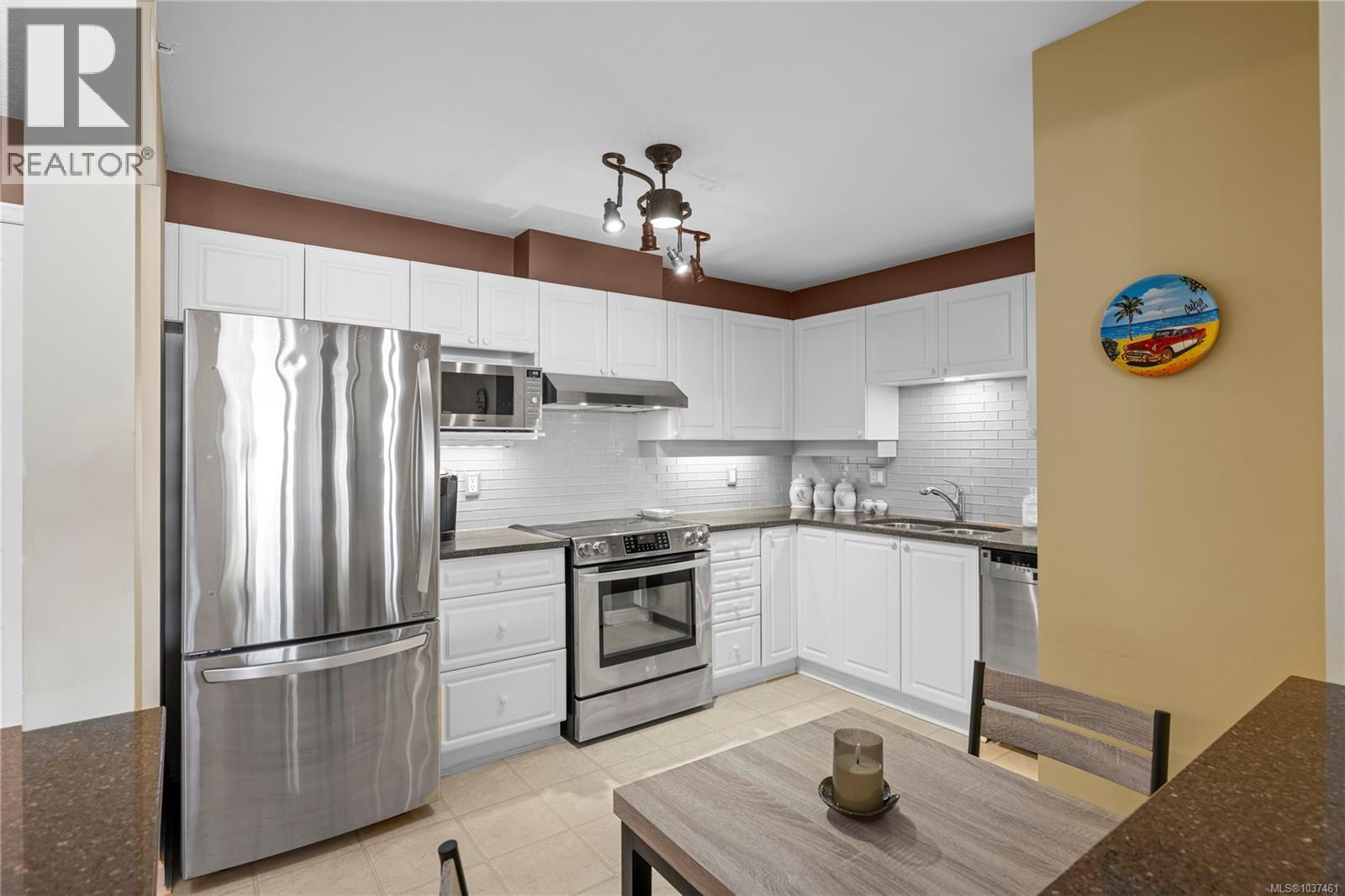 307 5650 Edgewater Lane, Nanaimo, British Columbia  V9T 6K1 - Photo 6 - 1037461