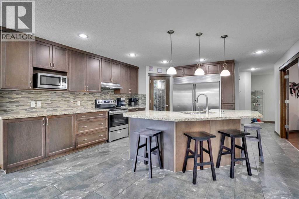 300 Coopers Hill SW, Airdrie, Alberta  T4B 0S1 - Photo 4 - A2295022