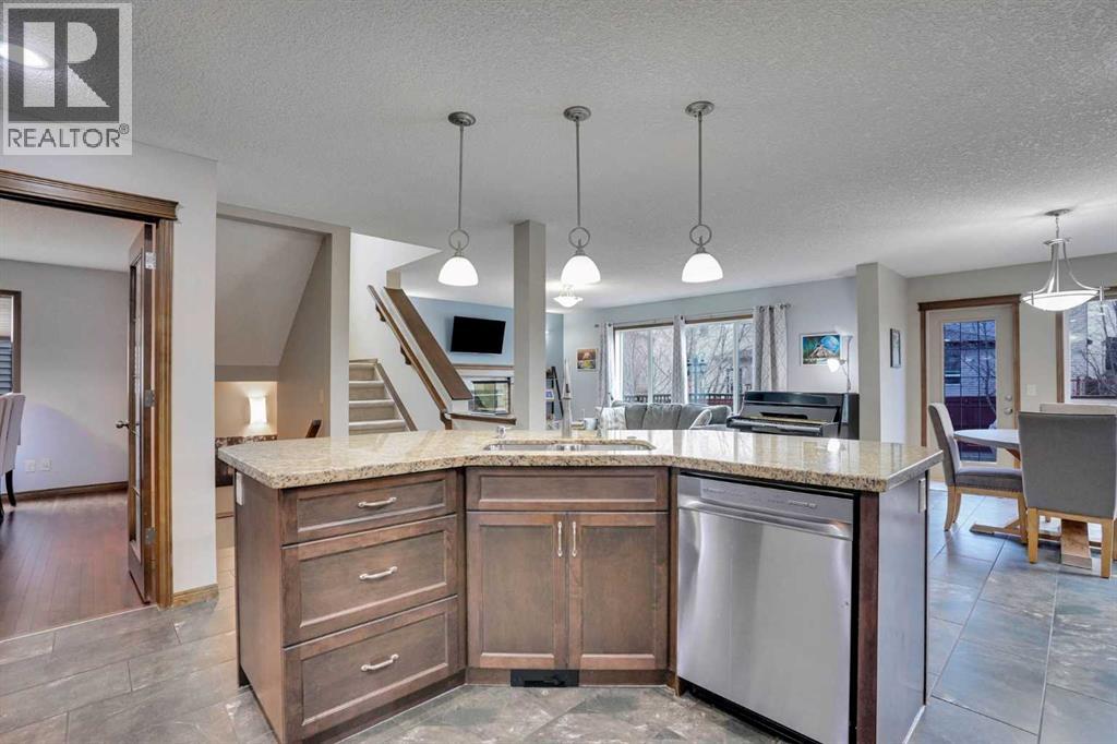 300 Coopers Hill SW, Airdrie, Alberta  T4B 0S1 - Photo 5 - A2295022