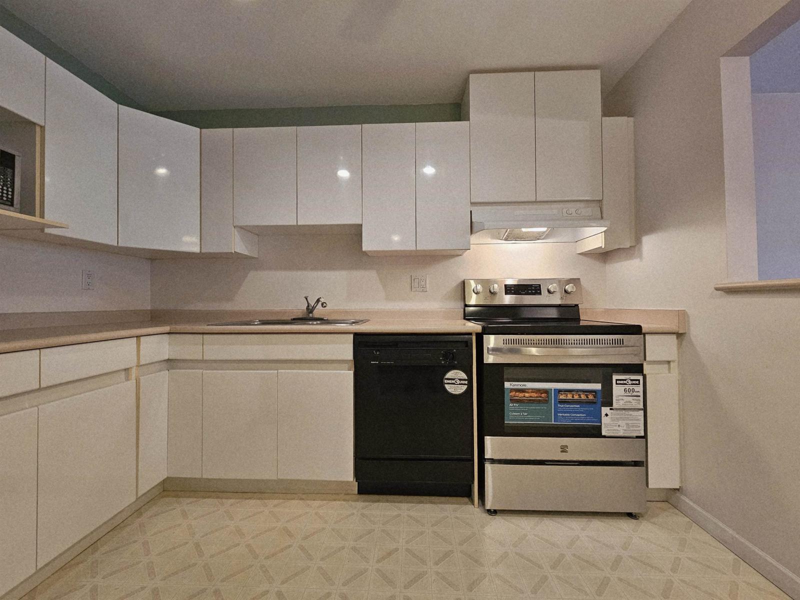 302 14980 101a Avenue, Surrey, British Columbia  V3R 0T1 - Photo 9 - R3120822