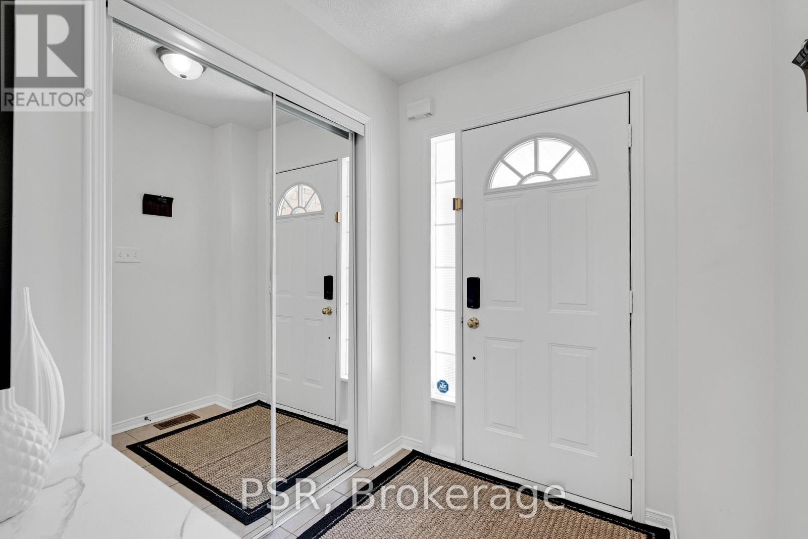 35 Lindenshire Avenue, Vaughan, Ontario  L6A 4A4 - Photo 5 - N13157216