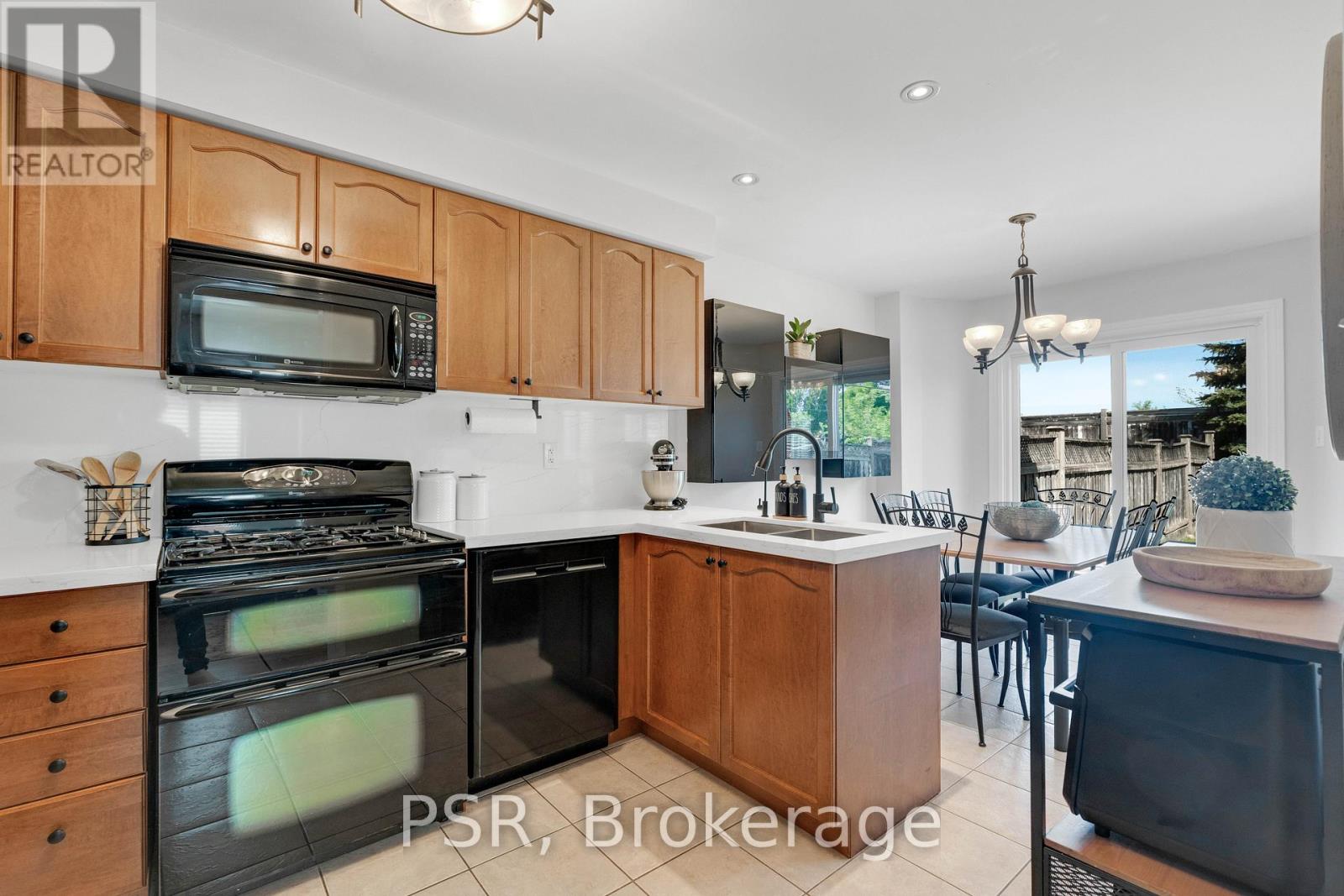 35 Lindenshire Avenue, Vaughan, Ontario  L6A 4A4 - Photo 9 - N13157216