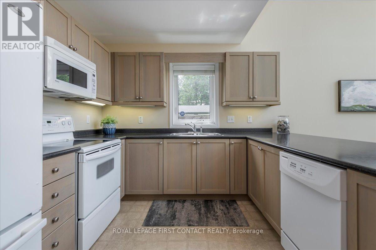 10 Buttercup Lane, Springwater, Ontario  L0L 1P0 - Photo 12 - S13157170