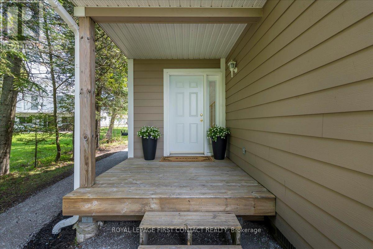 10 Buttercup Lane, Springwater, Ontario  L0L 1P0 - Photo 3 - S13157170