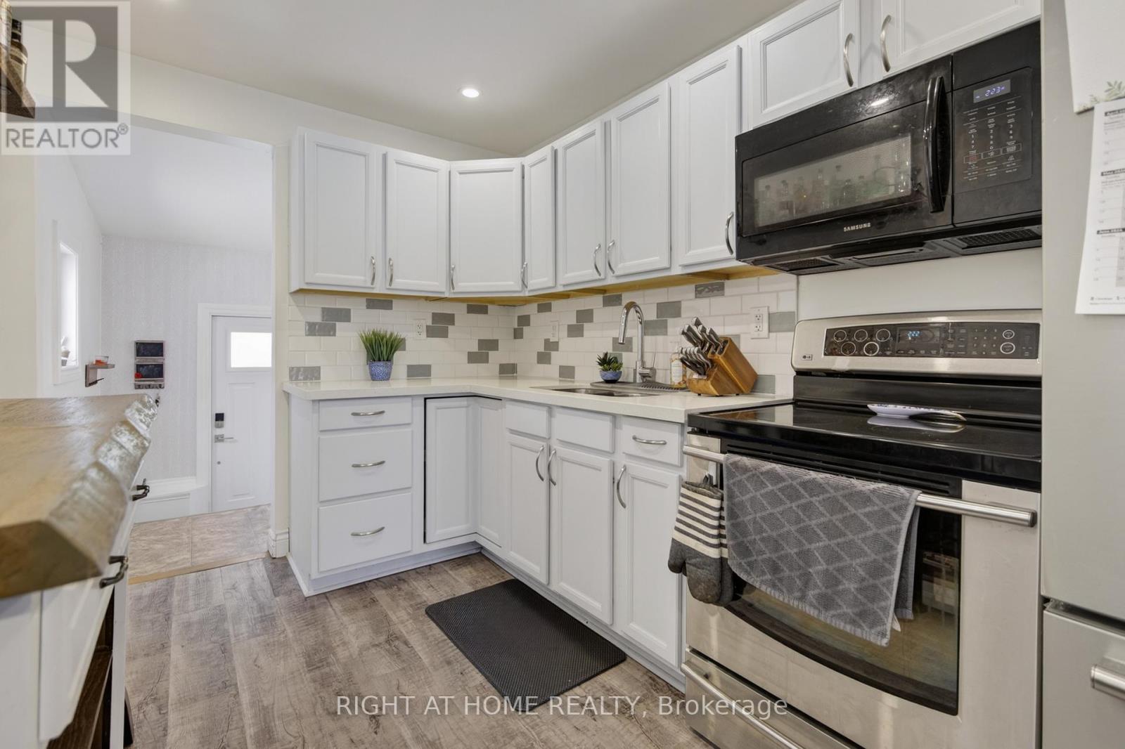 313 Mary Street, Orillia, Ontario  L3V 3E9 - Photo 10 - S13157224