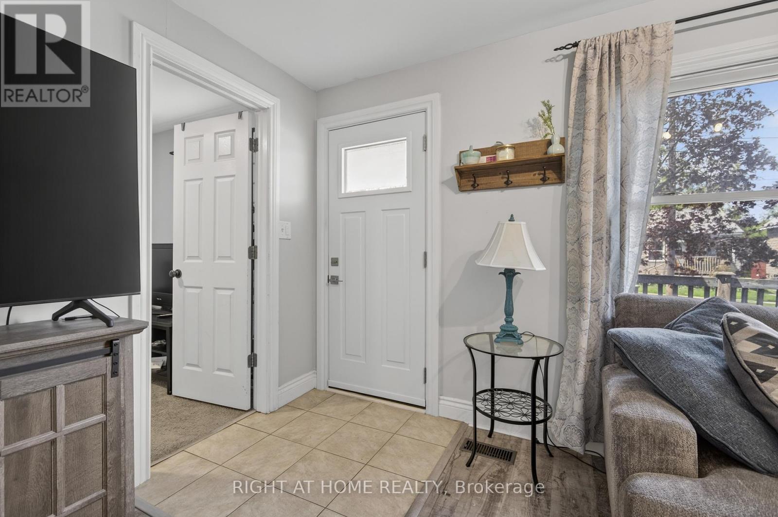 313 Mary Street, Orillia, Ontario  L3V 3E9 - Photo 3 - S13157224