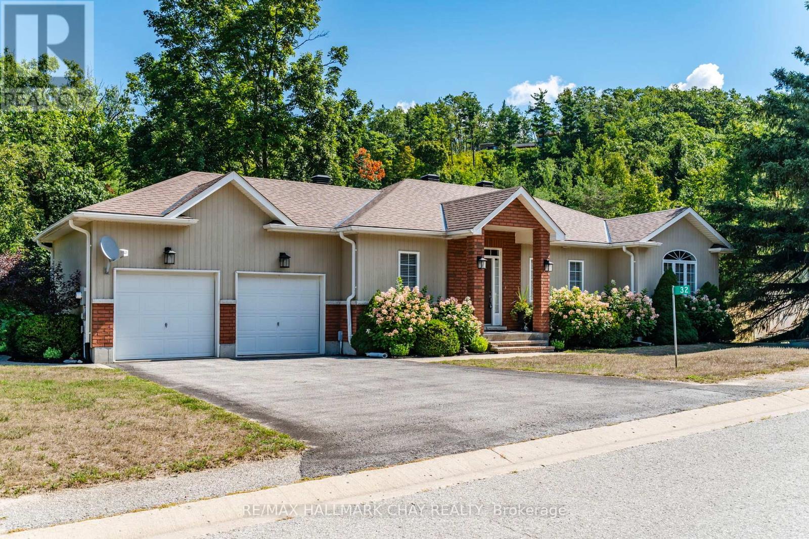 32 Valleycrest Drive, Oro-Medonte, Ontario  L0L 2L0 - Photo 3 - S13157392