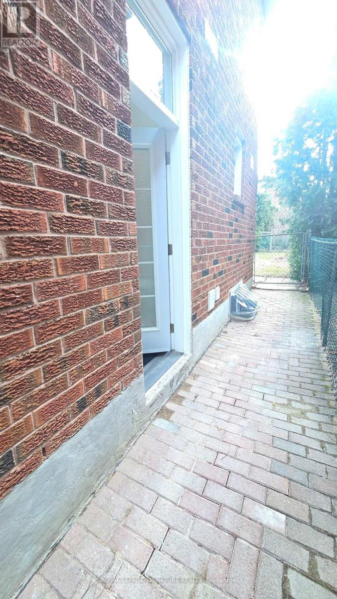 Basement 2 - 3137 Sunnyhill Drive, Mississauga, Ontario  L4X 2K5 - Photo 10 - W12951328