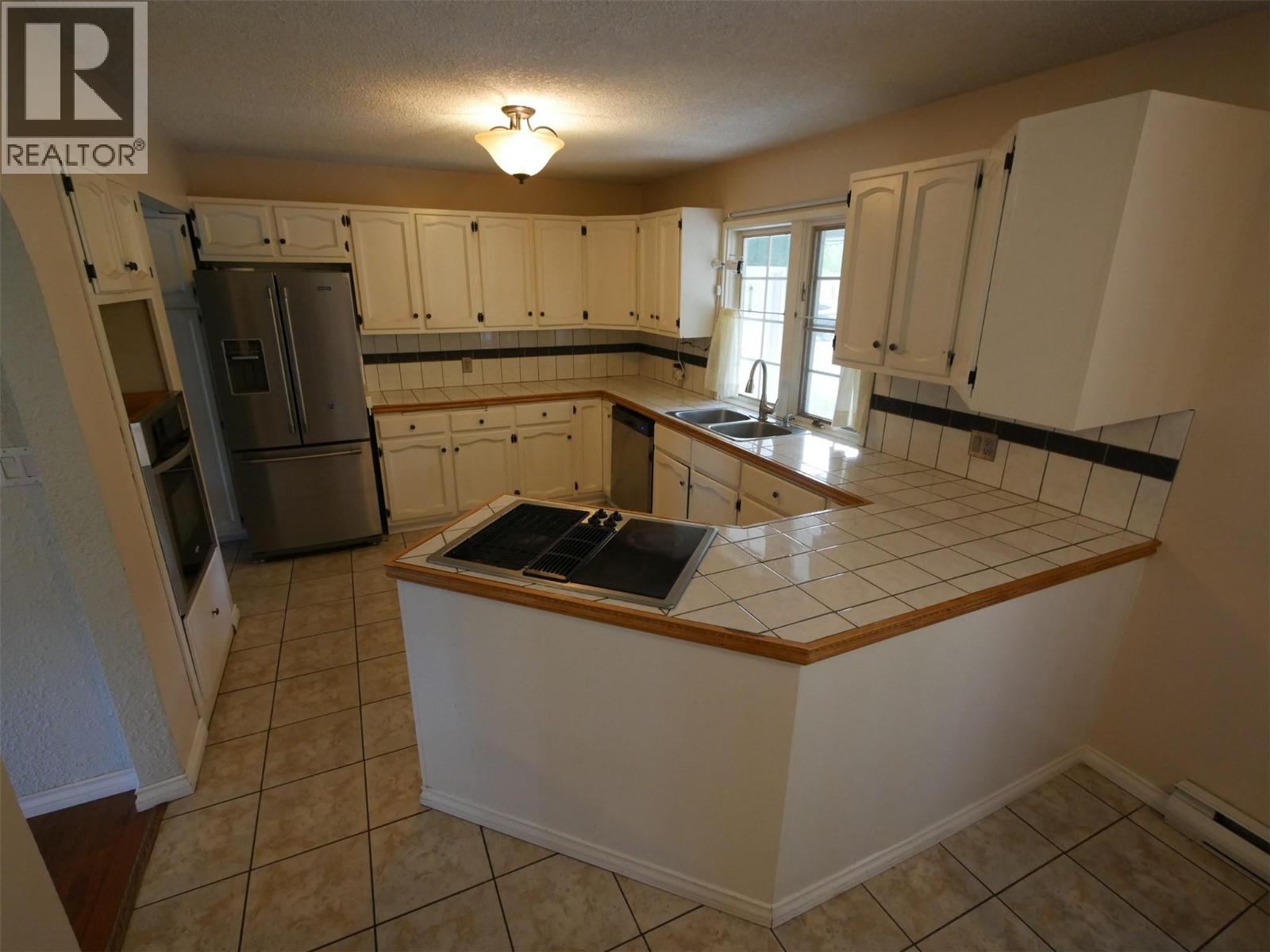 525 Fairview Drive, Castlegar, British Columbia V1N 3S8 - Photo 4 - 10388132