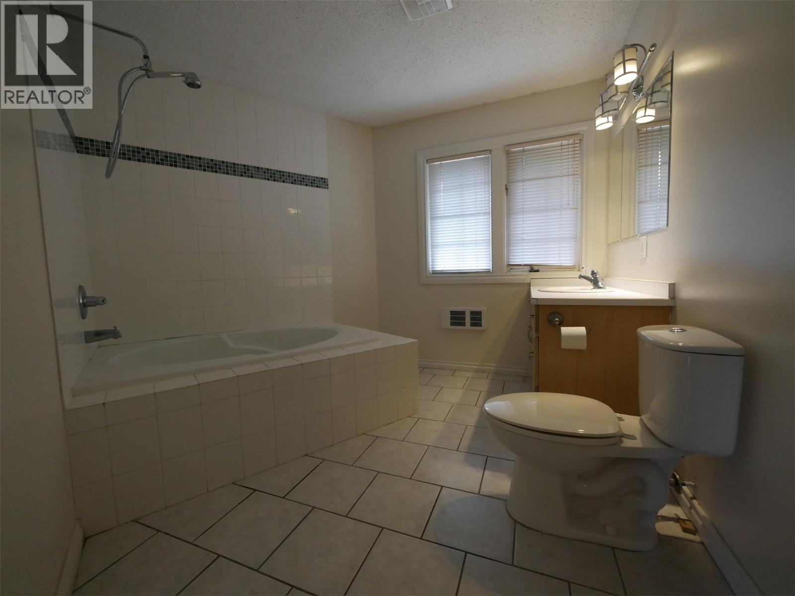 525 Fairview Drive, Castlegar, British Columbia V1N 3S8 - Photo 7 - 10388132