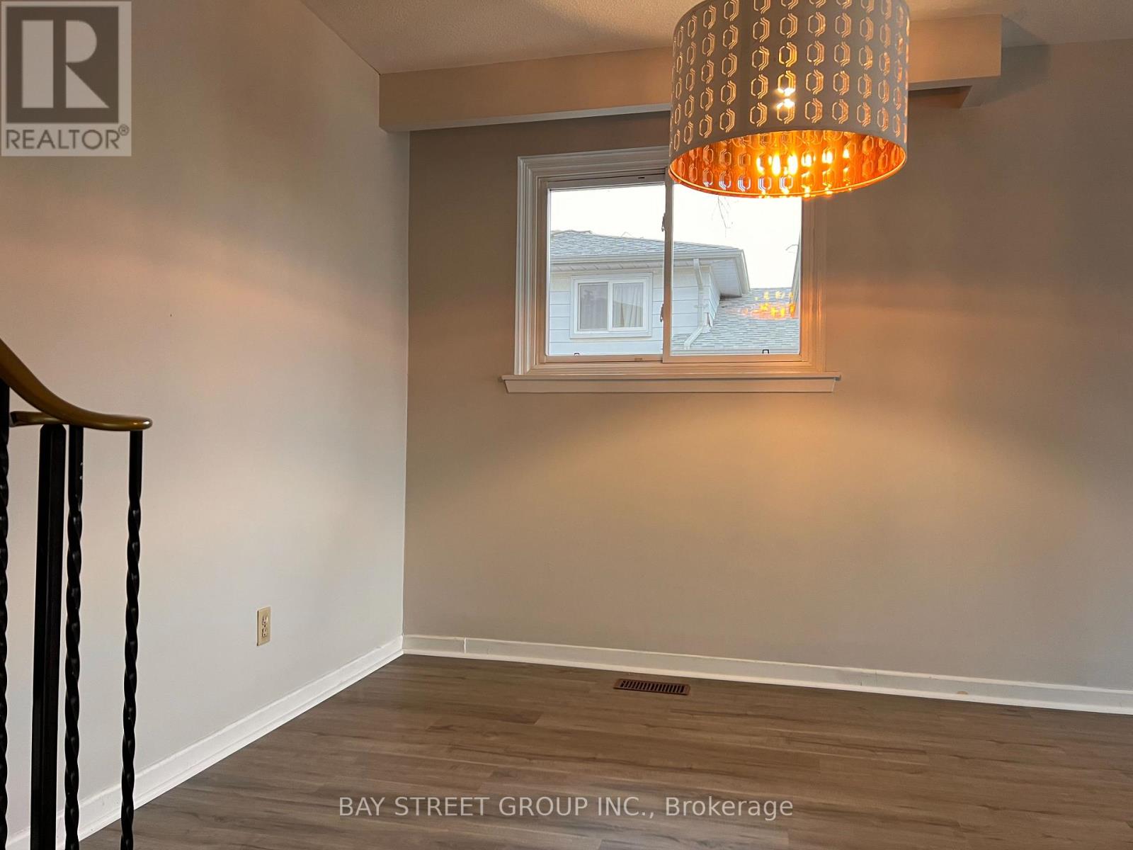 3195 Valmarie Avenue, Mississauga, Ontario  L5C 2A4 - Photo 6 - W13157130