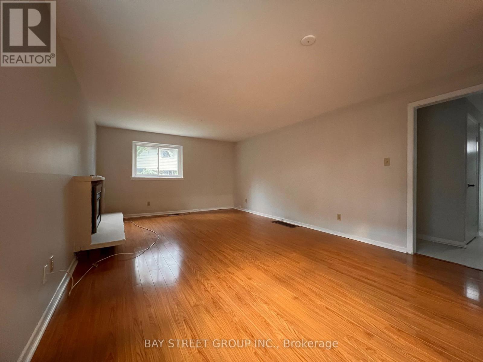 3195 Valmarie Avenue, Mississauga, Ontario  L5C 2A4 - Photo 8 - W13157130
