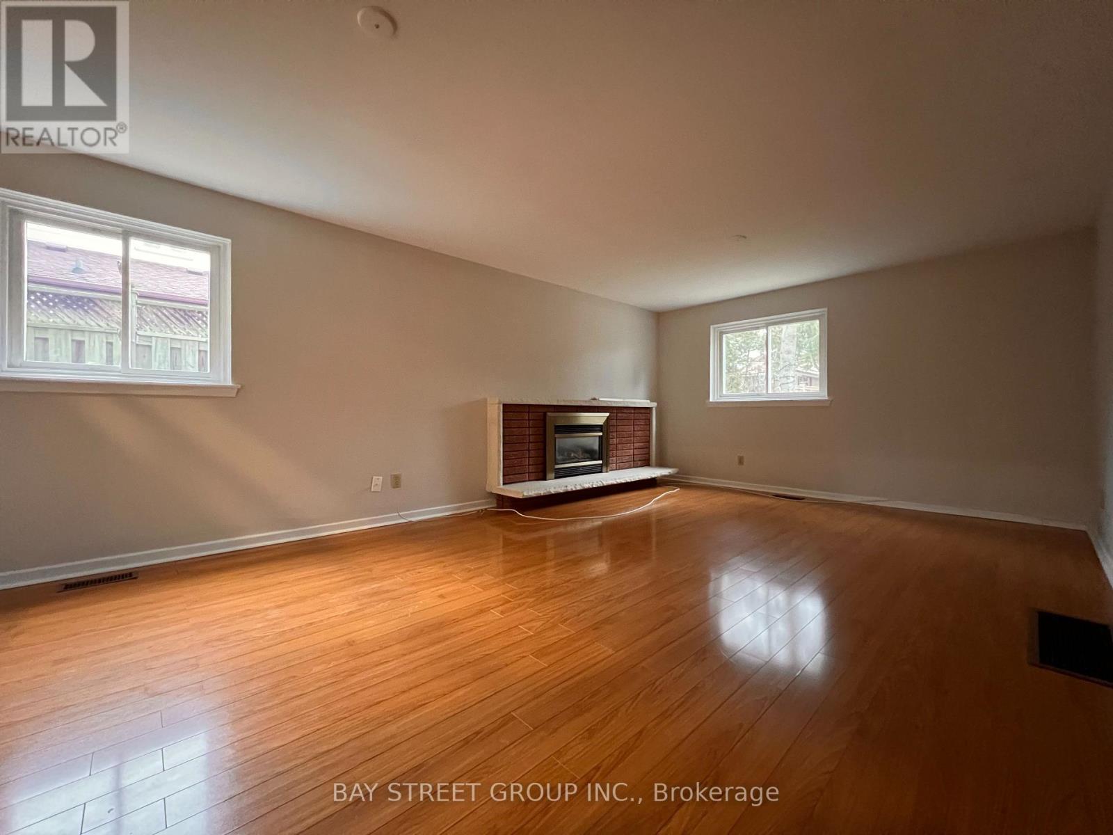 3195 Valmarie Avenue, Mississauga, Ontario  L5C 2A4 - Photo 9 - W13157130