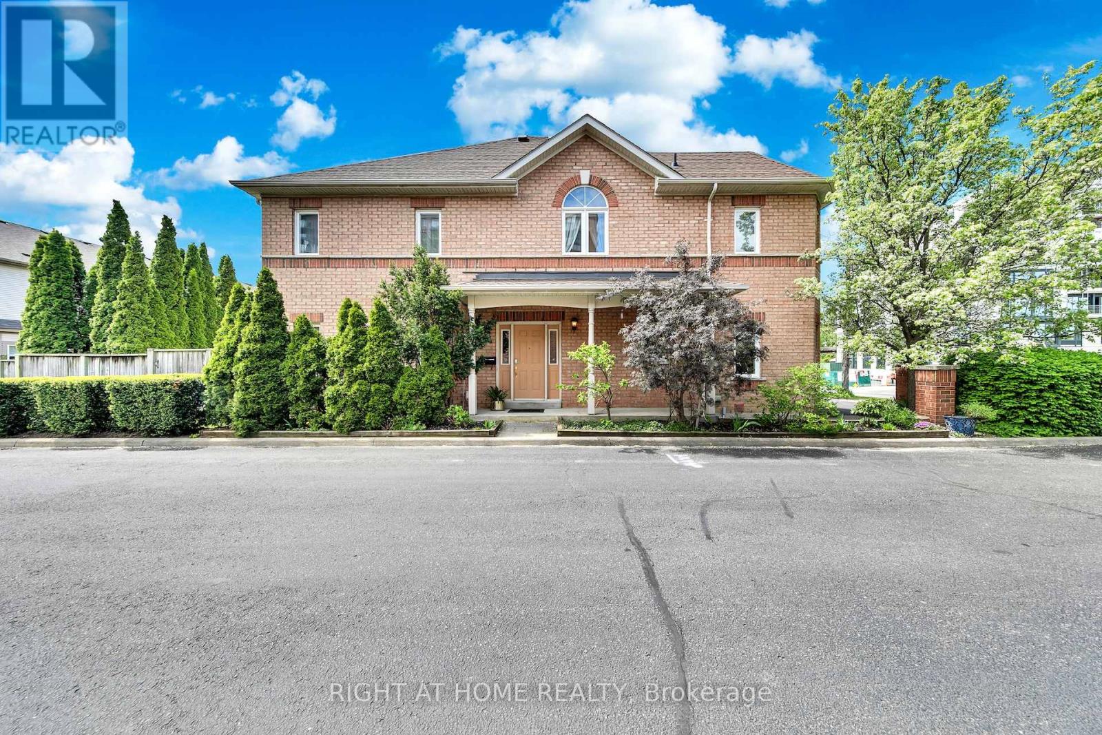 740 VILLAGE GREEN BOULEVARD, Mississauga, Ontario