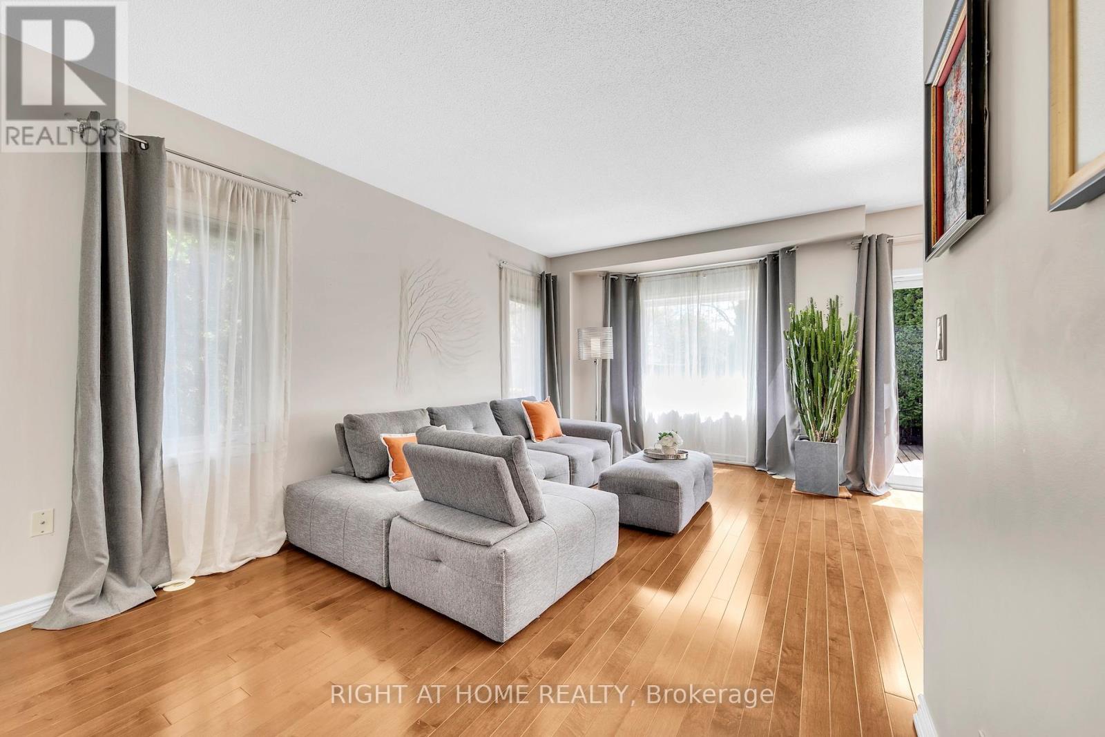 740 Village Green Boulevard, Mississauga, Ontario  L5E 3K8 - Photo 10 - W13157206