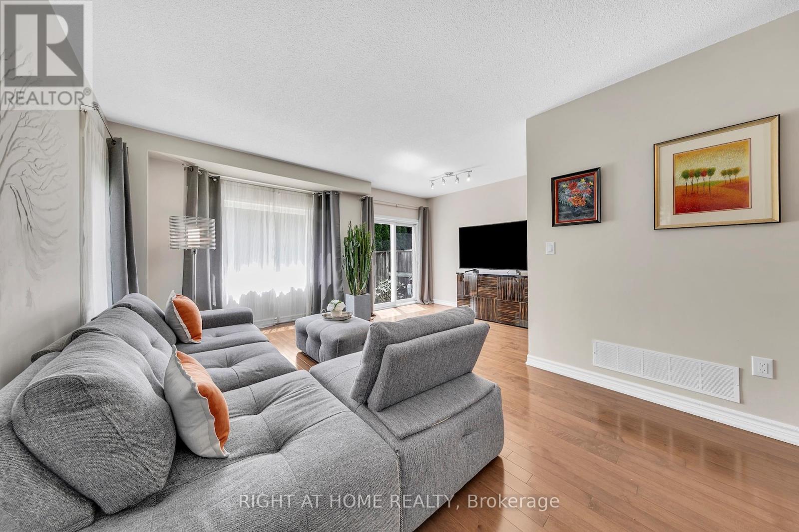740 Village Green Boulevard, Mississauga, Ontario  L5E 3K8 - Photo 11 - W13157206