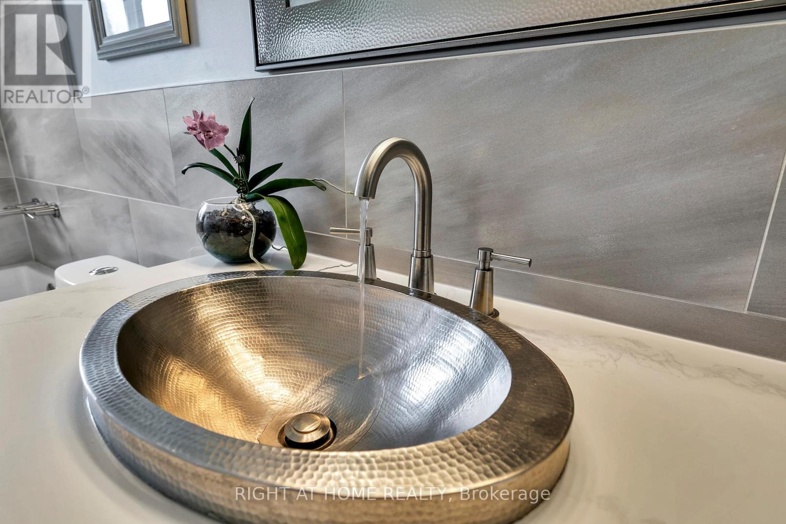 740 Village Green Boulevard, Mississauga, Ontario  L5E 3K8 - Photo 20 - W13157206