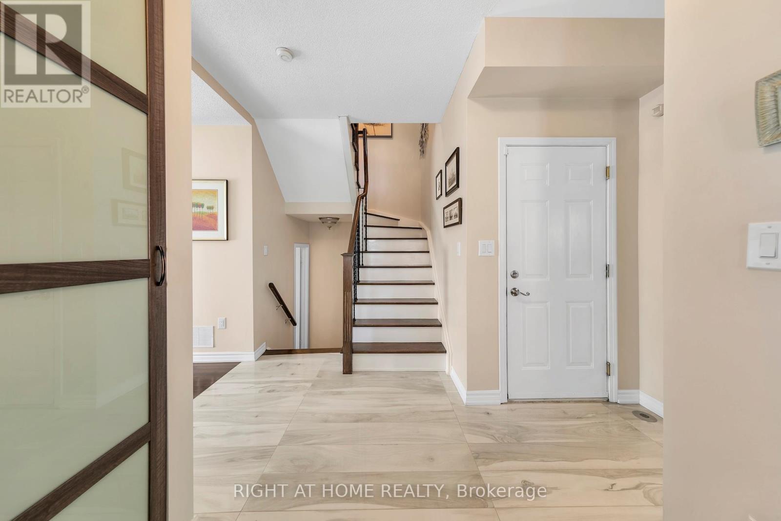 740 Village Green Boulevard, Mississauga, Ontario  L5E 3K8 - Photo 3 - W13157206