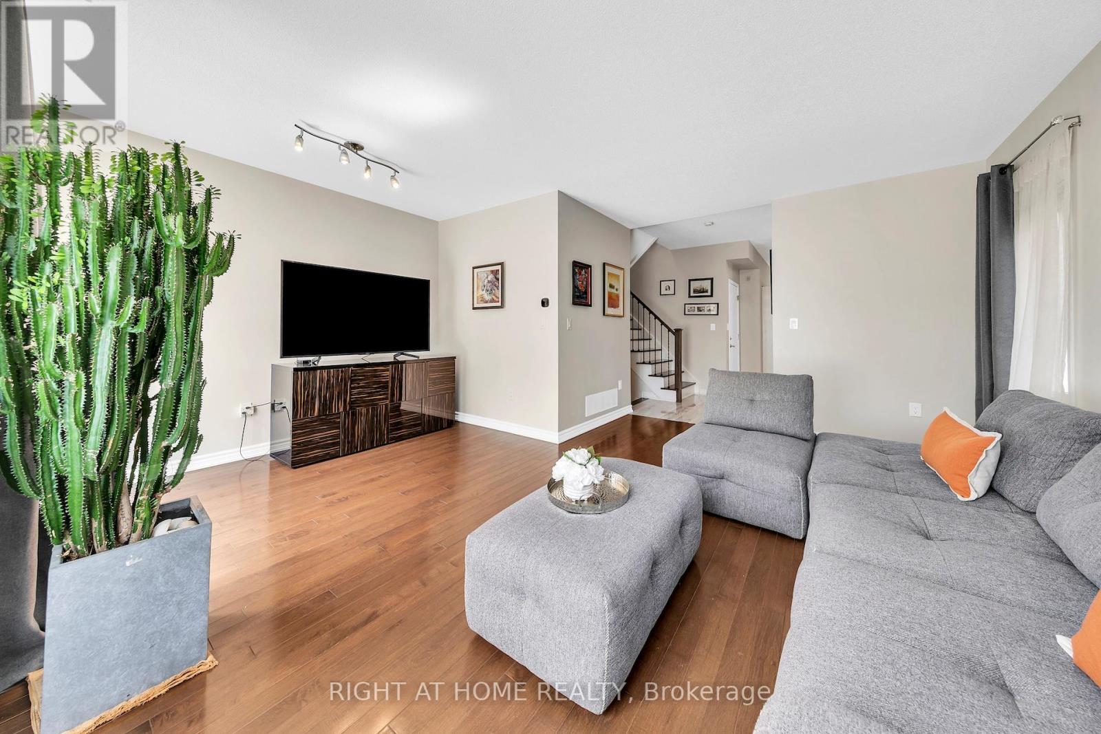 740 Village Green Boulevard, Mississauga, Ontario  L5E 3K8 - Photo 9 - W13157206