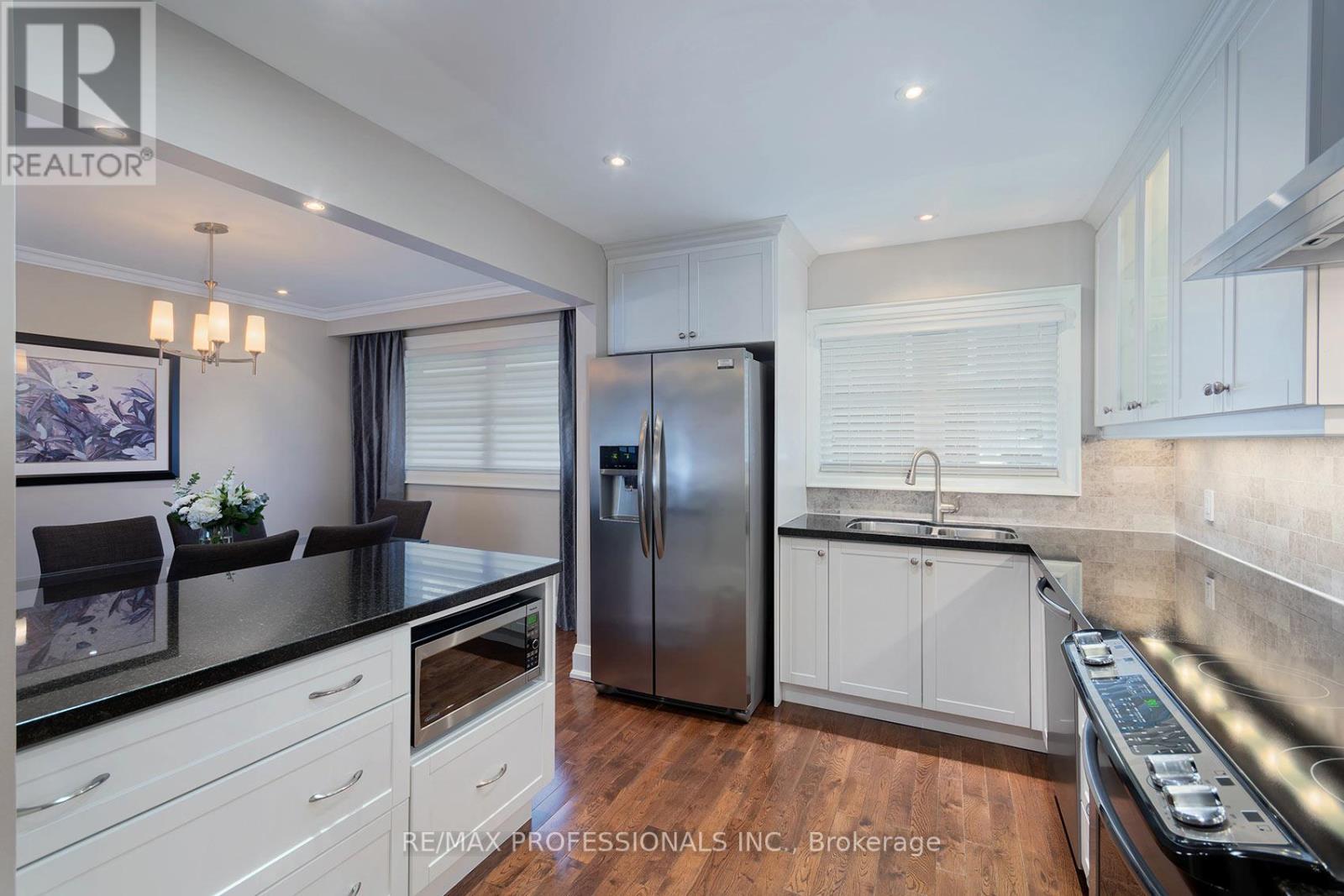 19 Boxwood Road, Toronto, Ontario  M9C 2W6 - Photo 12 - W13157212