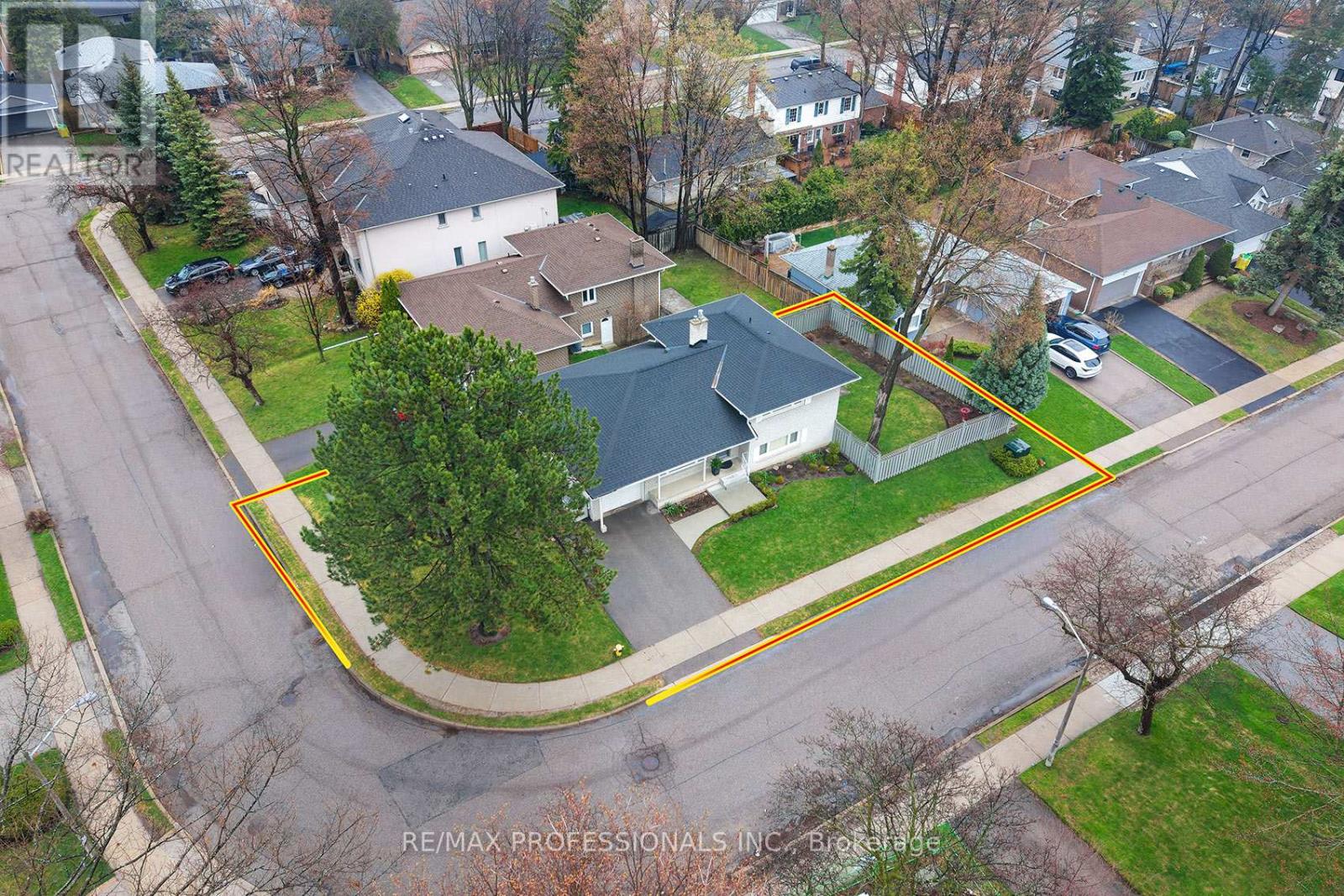 19 Boxwood Road, Toronto, Ontario  M9C 2W6 - Photo 4 - W13157212
