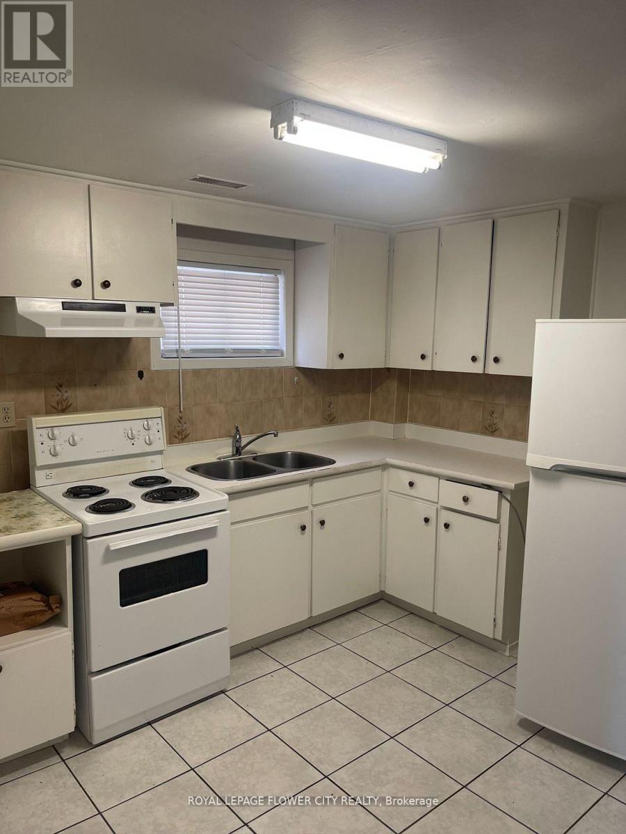 Bsmt - 3220 Lednier Terrace, Mississauga, Ontario  L4Y 3Z8 - Photo 2 - W13157244