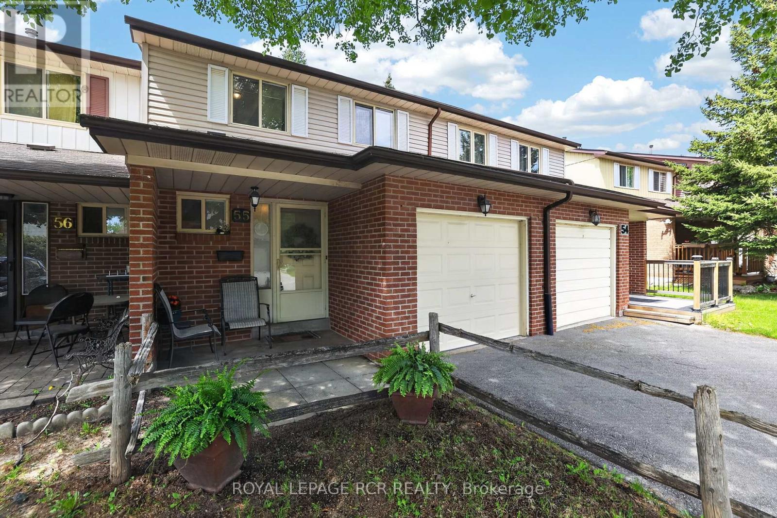 55 Baronwood Court, Brampton, Ontario  L6V 3H6 - Photo 4 - W13157258