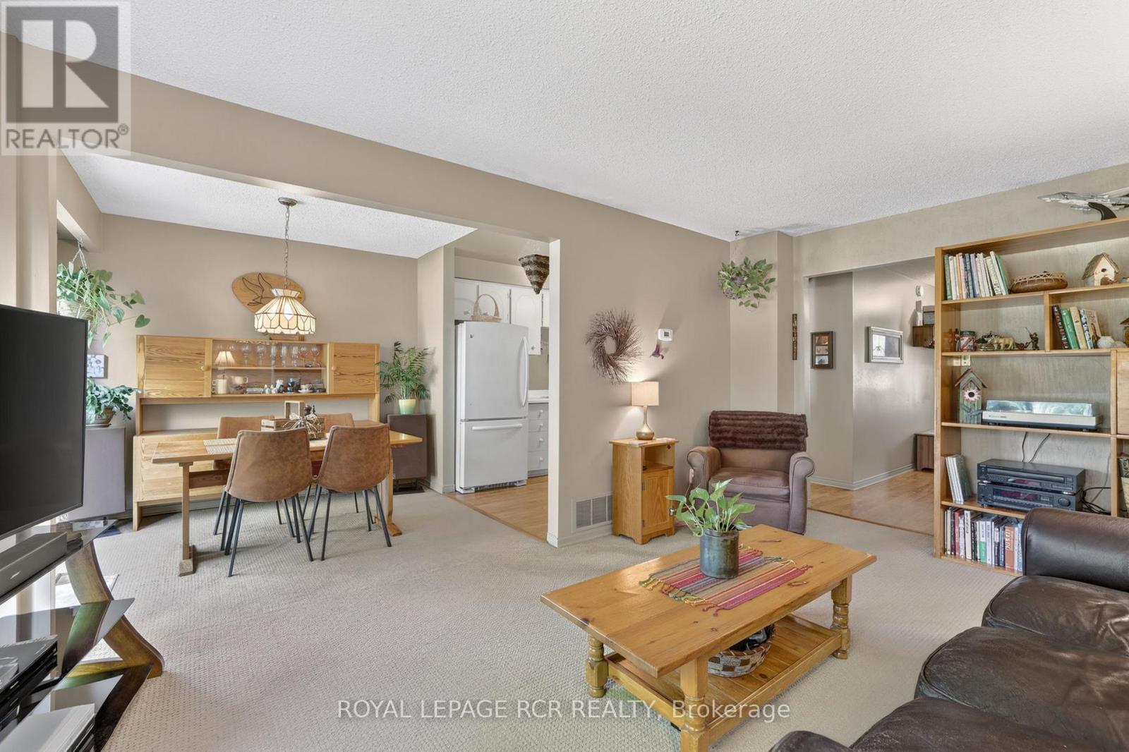 55 Baronwood Court, Brampton, Ontario  L6V 3H6 - Photo 9 - W13157258