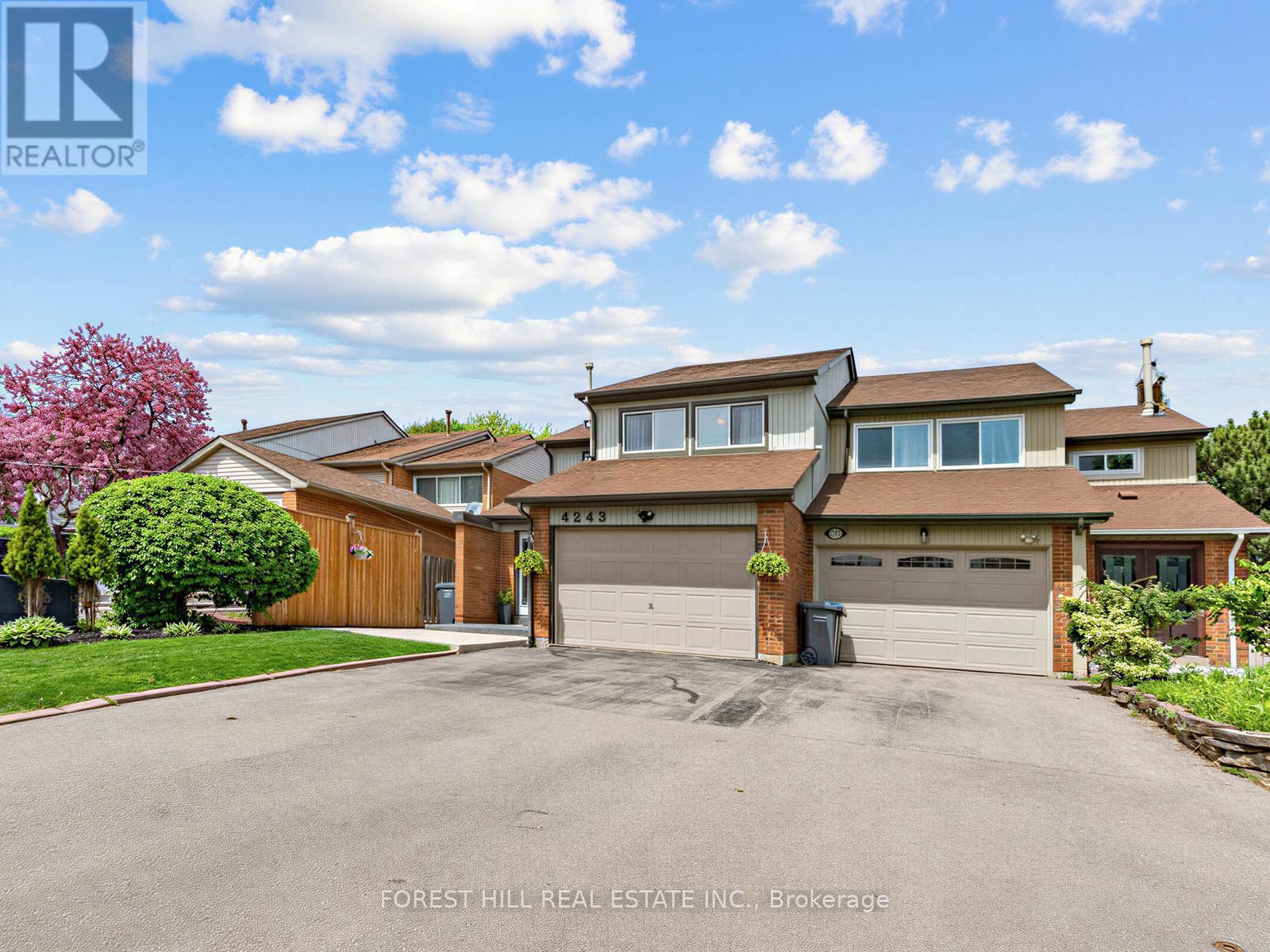 4243 Thom Gardens, Mississauga, Ontario  L5L 2B4 - Photo 2 - W13157304