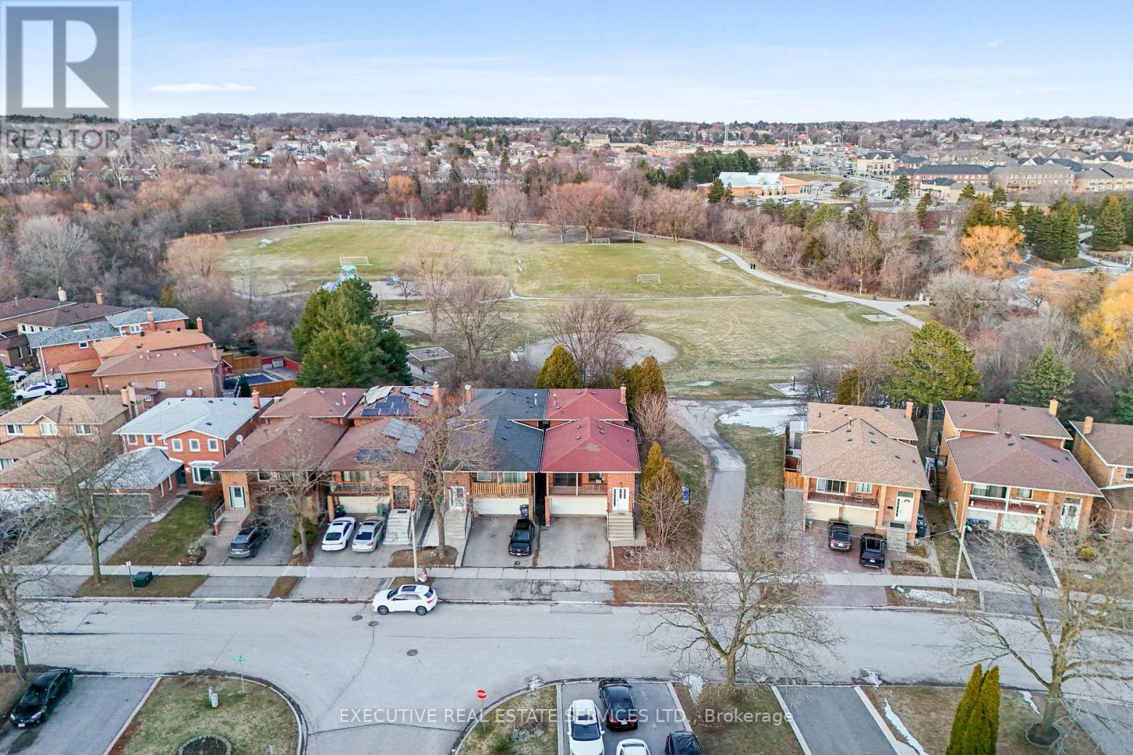 44 Lakecrest Trail, Brampton, Ontario  L6Z 1S6 - Photo 3 - W13157350