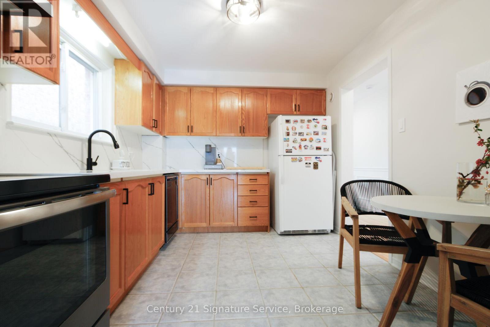 2395 Stefi Trail E, Oakville, Ontario  L6H 5Y5 - Photo 9 - W13157420