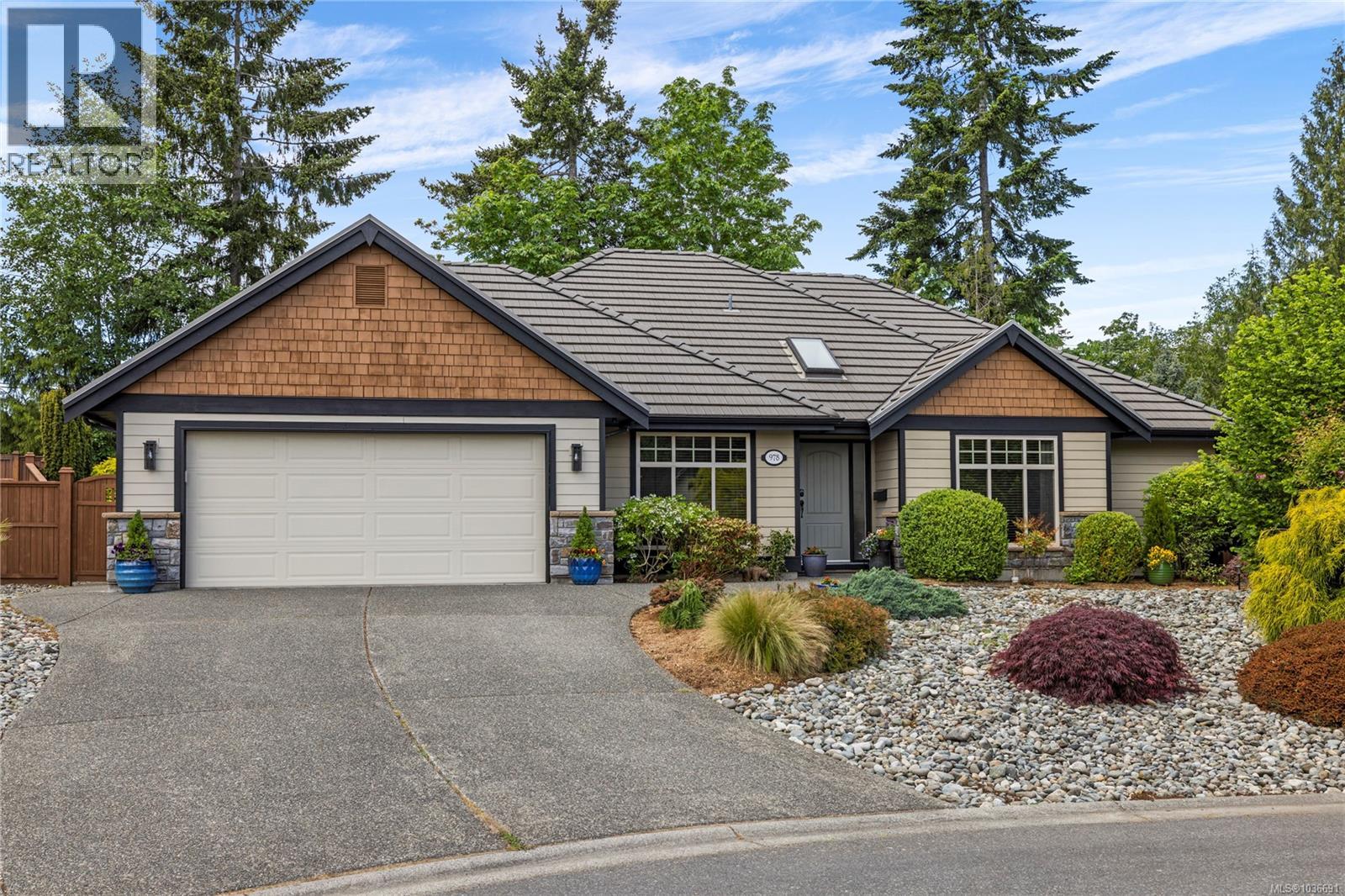 978 Cantebury Pl, Qualicum Beach, British Columbia  V9K 0A1 - Photo 1 - 1036691