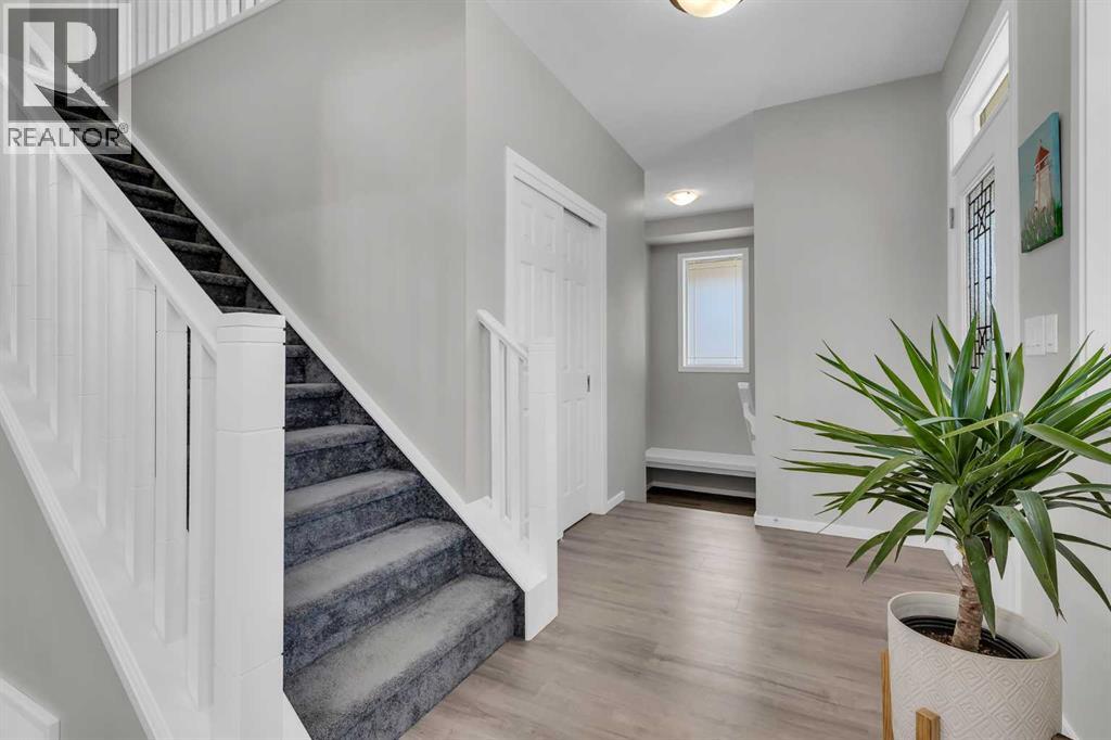 28 Carringwood Close NW, Calgary, Alberta  T3P 2A9 - Photo 4 - A2310308
