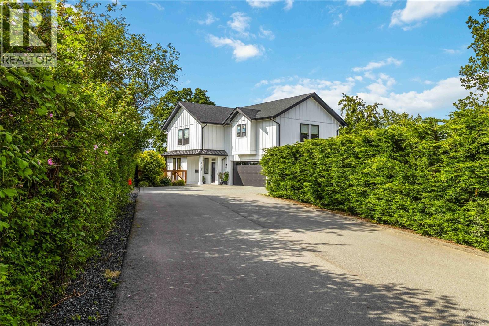9356 East Saanich Rd, North Saanich, British Columbia  V8L 1H9 - Photo 1 - 1036930