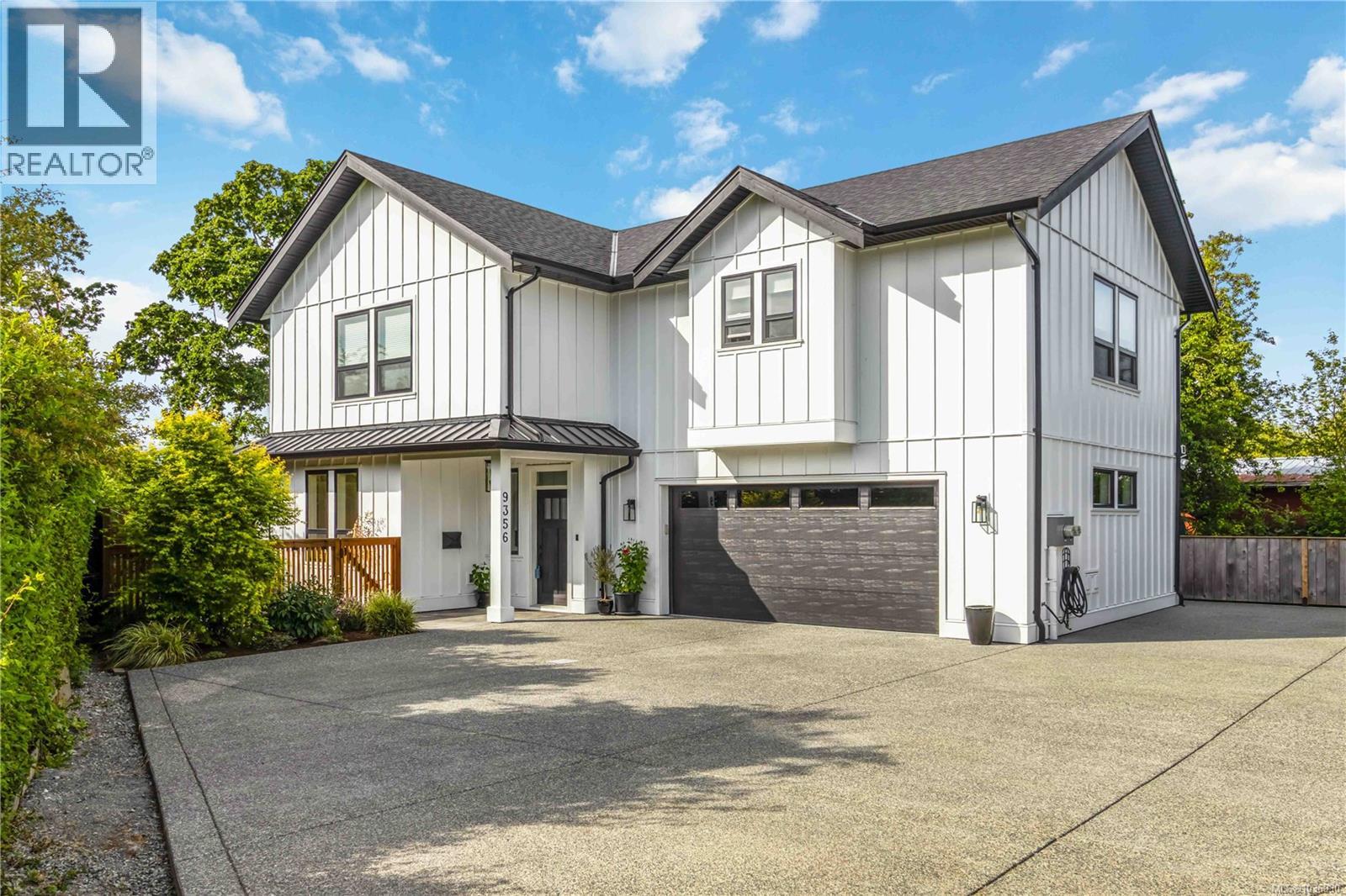 9356 East Saanich Rd, North Saanich, British Columbia  V8L 1H9 - Photo 2 - 1036930