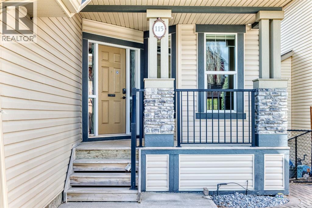 115 Sunset Way, Cochrane, Alberta T4C 0E9 - Photo 4 - A2311739