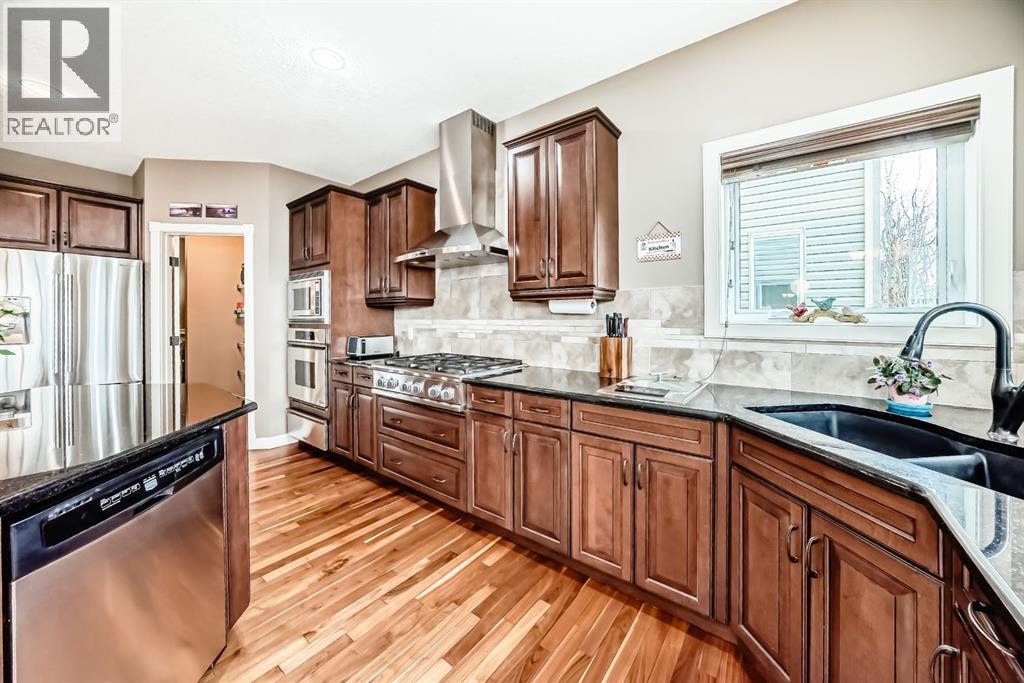 115 Sunset Way, Cochrane, Alberta T4C 0E9 - Photo 7 - A2311739