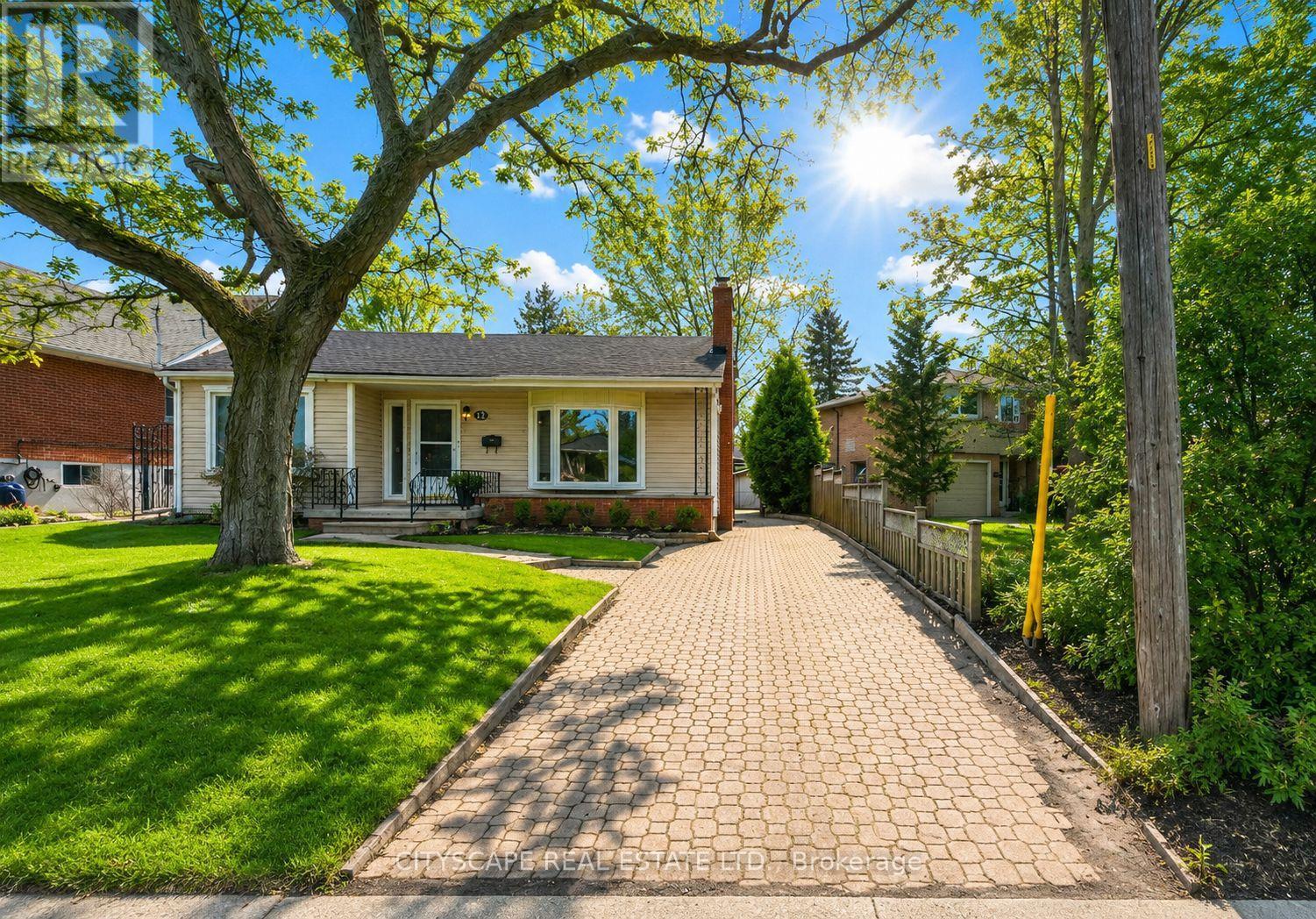 17 RITA STREET, Hamilton, Ontario