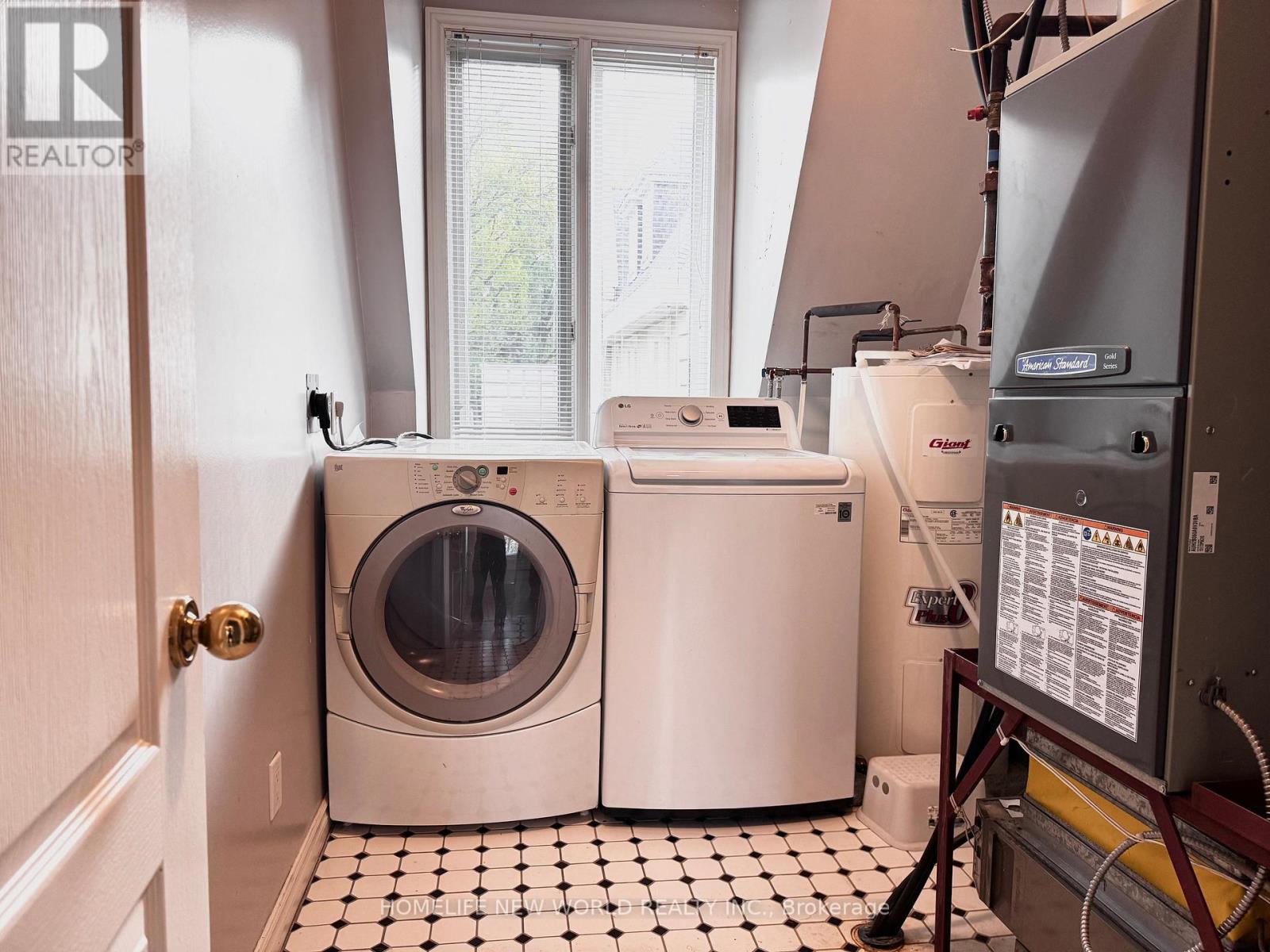 Coach House - 52c Post Road, Toronto, Ontario  M3B 1H8 - Photo 10 - C13157592