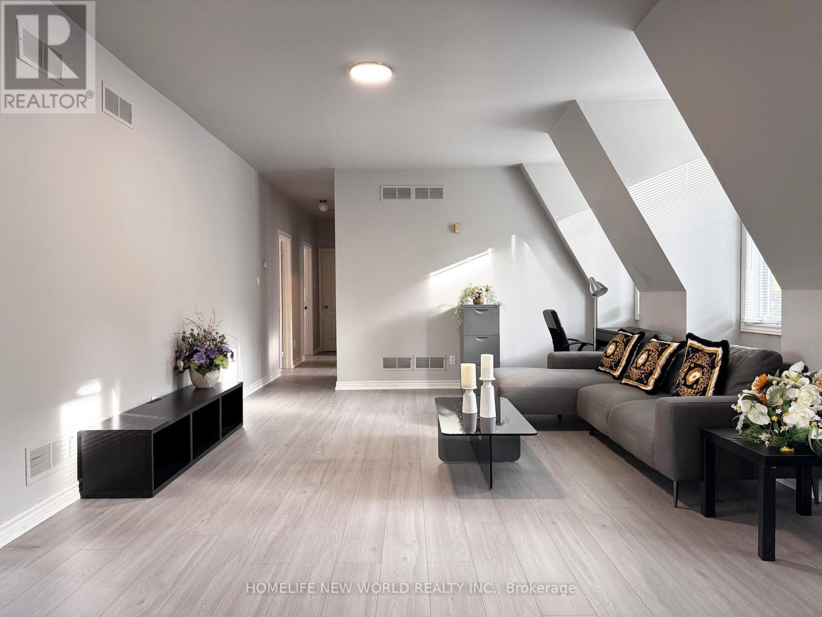 Coach House - 52c Post Road, Toronto, Ontario  M3B 1H8 - Photo 11 - C13157592