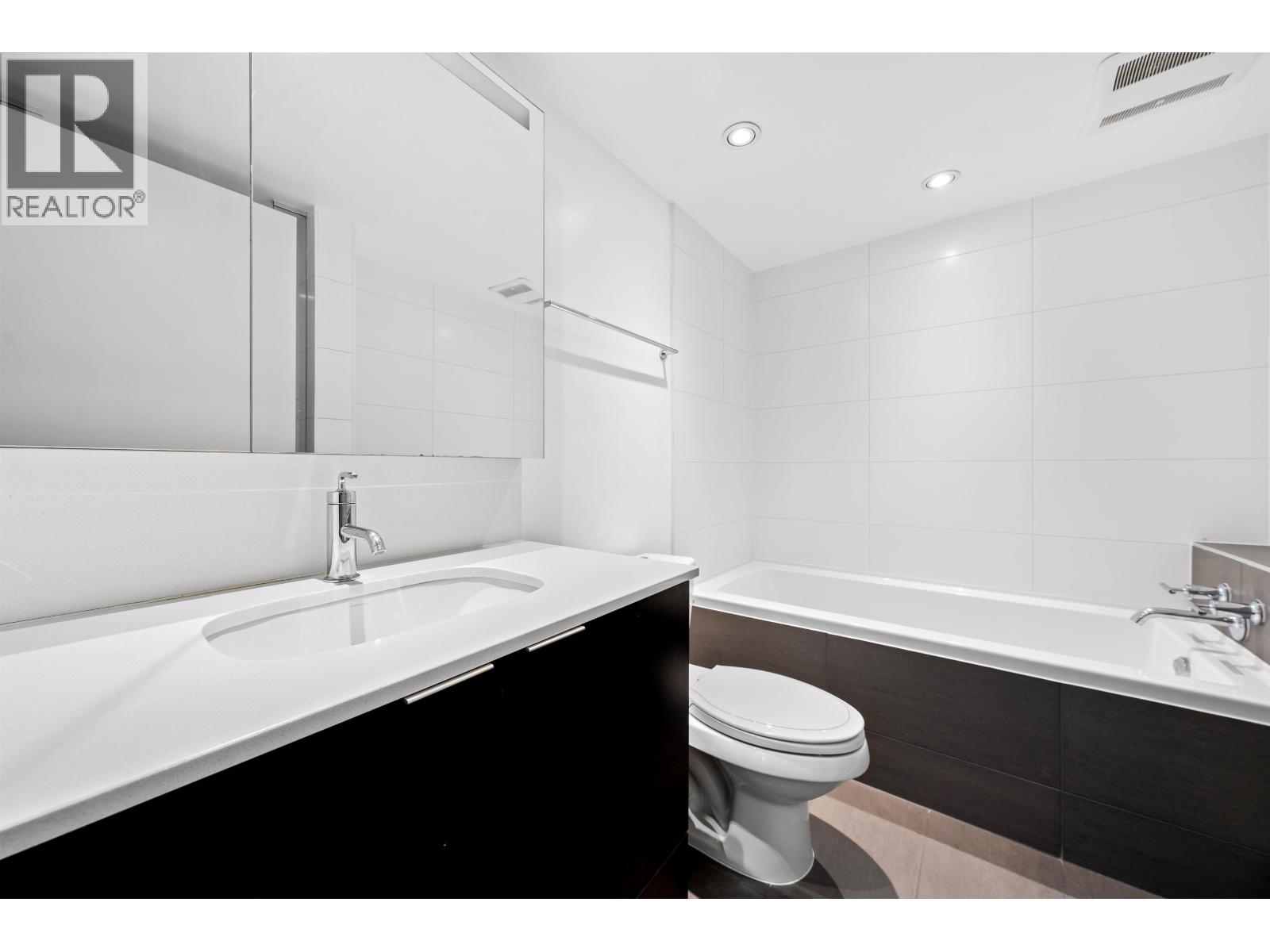 203 1677 Lloyd Avenue, North Vancouver, British Columbia V7P 0A9 - Photo 20 - R3126431