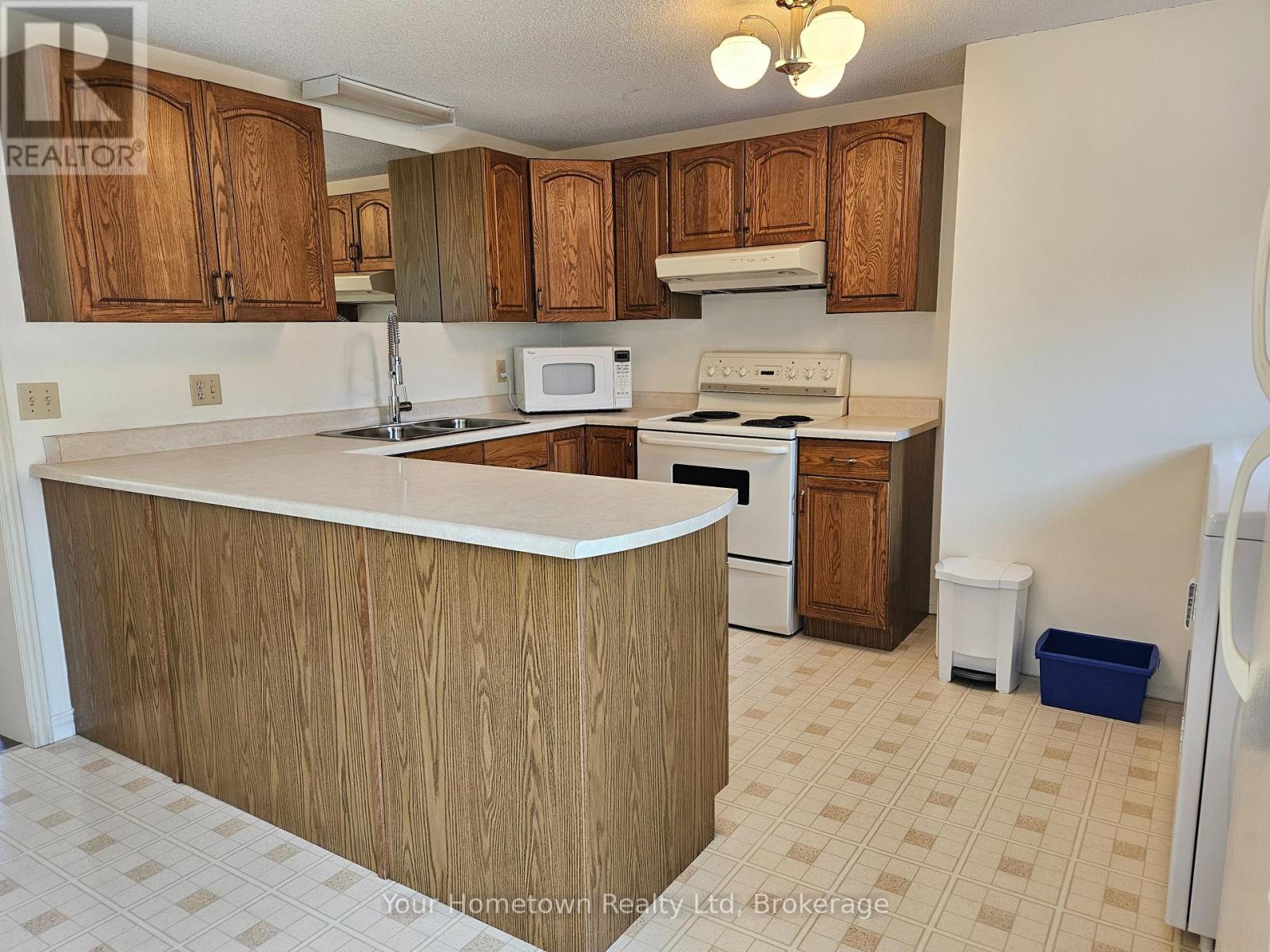 210 Albert Street W, Centre Wellington, Ontario  N1M 1X4 - Photo 5 - X13157496