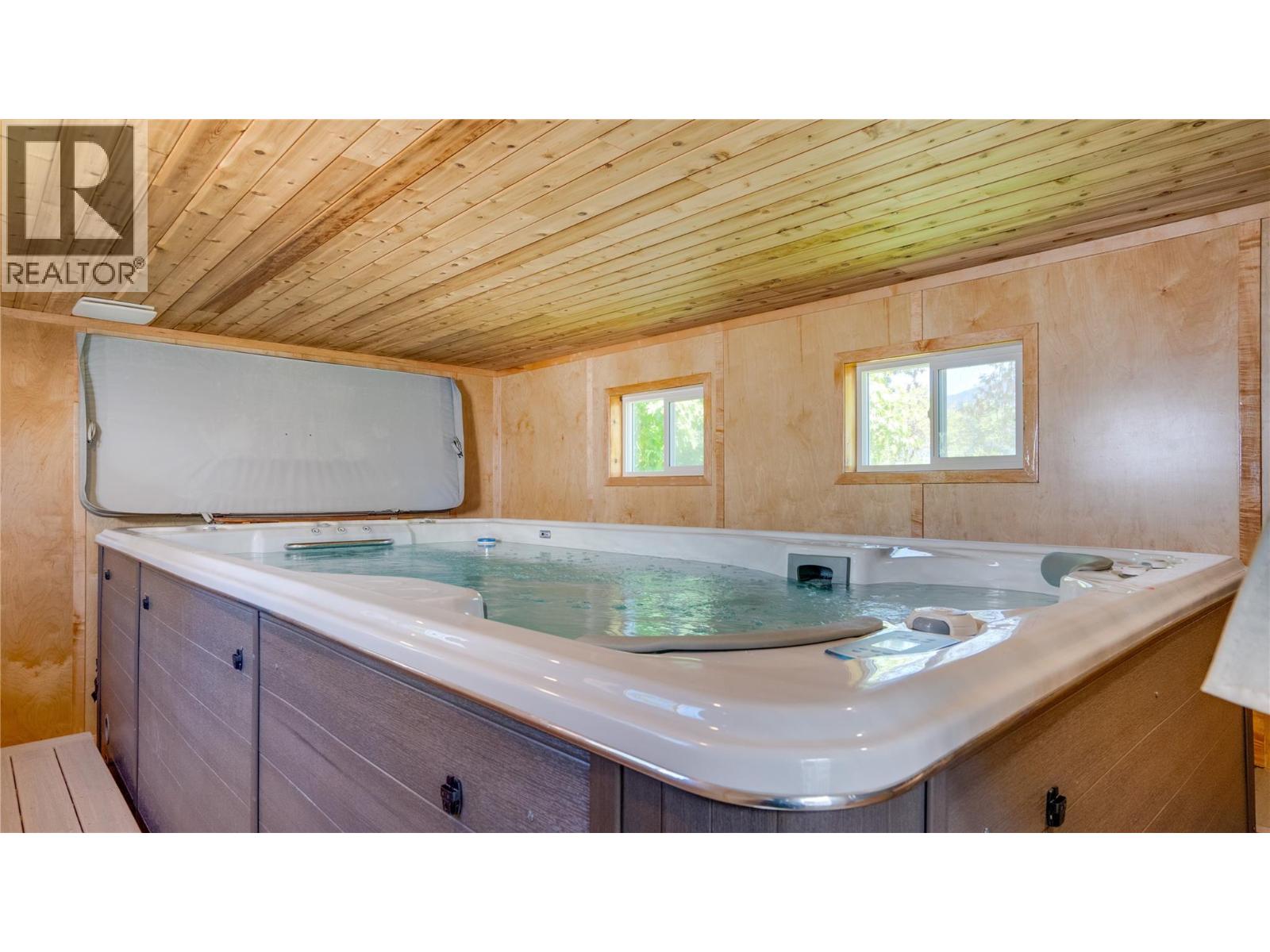 3001 18 Avenue, Vernon, British Columbia  V1T 1C4 - Photo 36 - 10383282