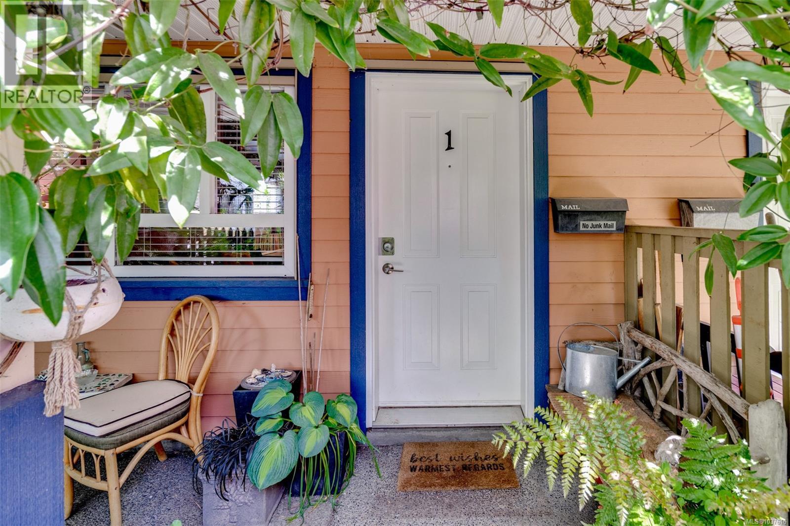 1 860 Princess Ave, Victoria, British Columbia  V8T 1K8 - Photo 2 - 1037616